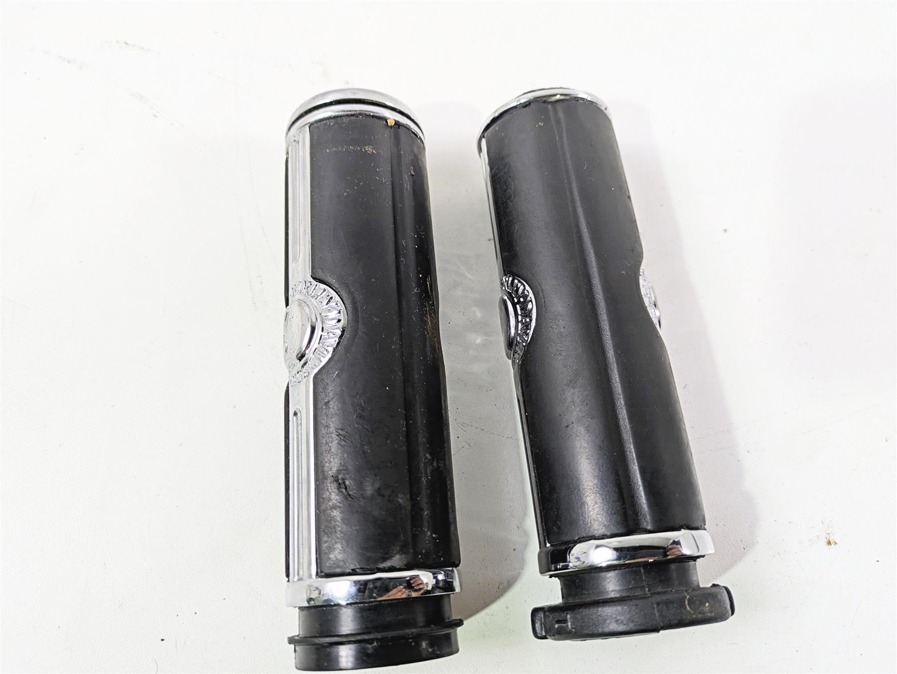 2016 Harley Touring FLHR Road King Willie G Skull Hand Grips - Read 56741-04 {{ shop.shopifyCountryName }} - Mototech271