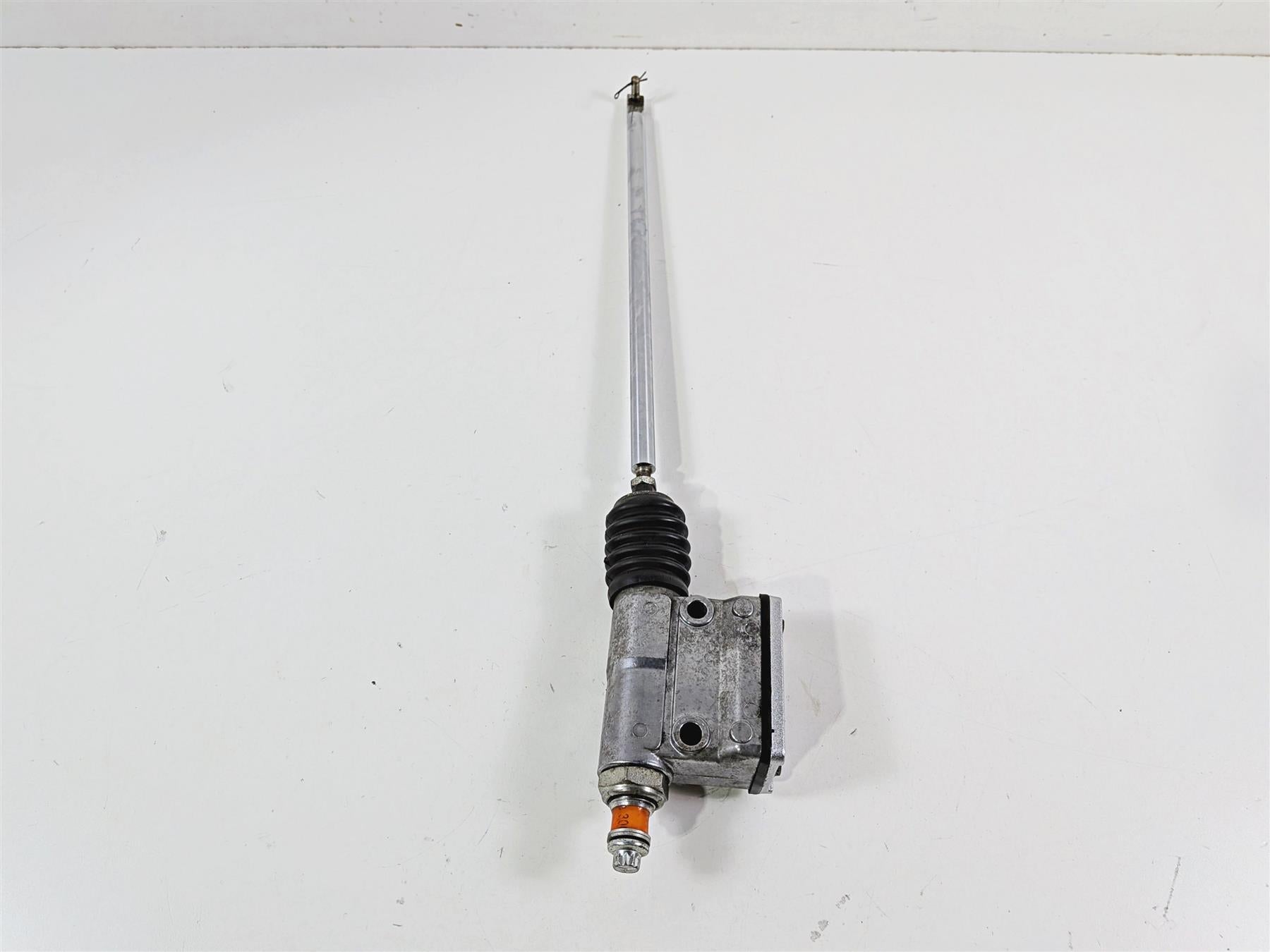 1995 Harley XL883 Sportster Hugger Rear Master Cylinder & Brake Rod 42456-87D {{ shop.shopifyCountryName }} - Mototech271