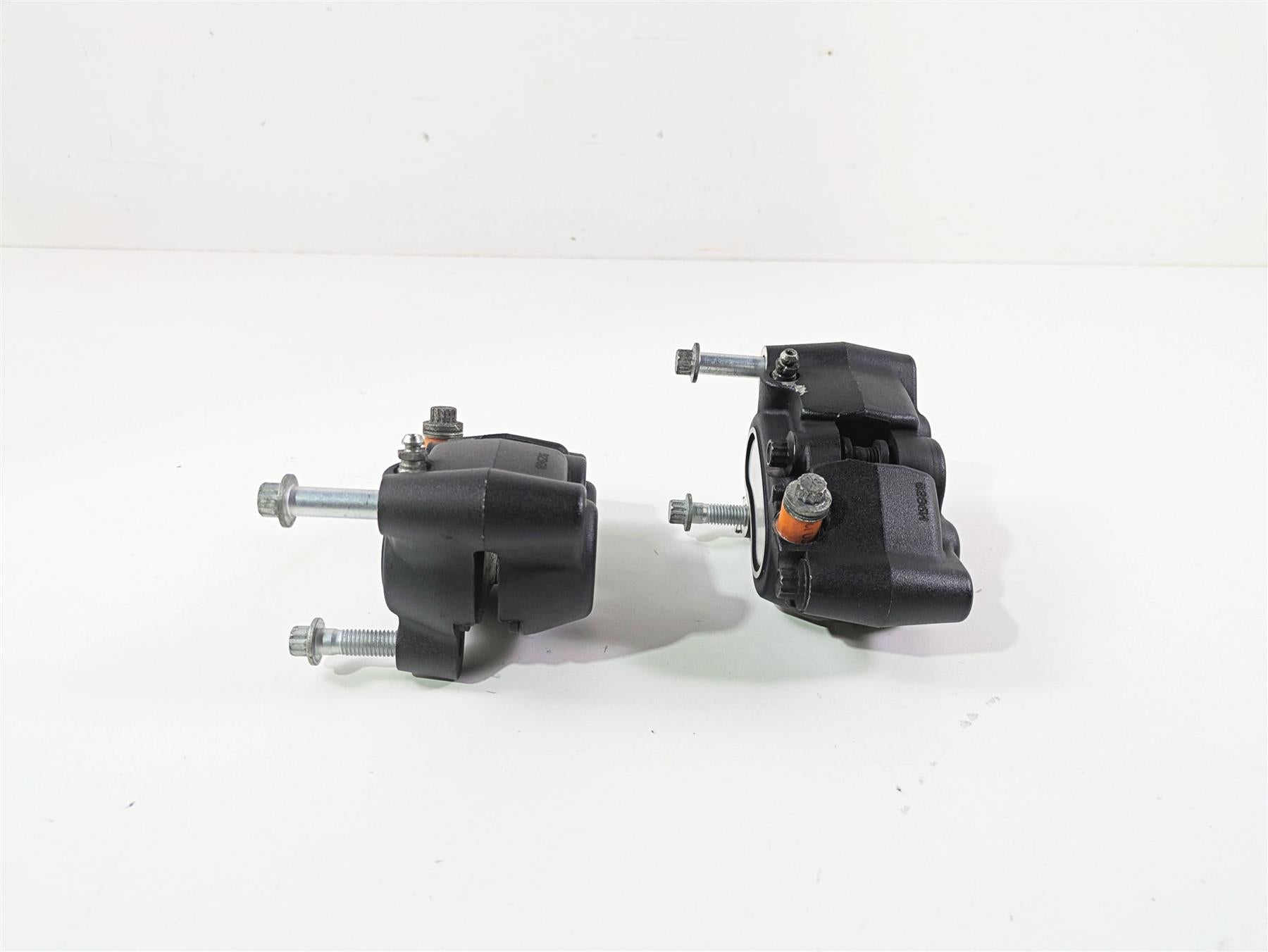 2016 Harley FXDF Dyna Fat Bob Front Brake Caliper Set 41300001 41300002 {{ shop.shopifyCountryName }} - Mototech271