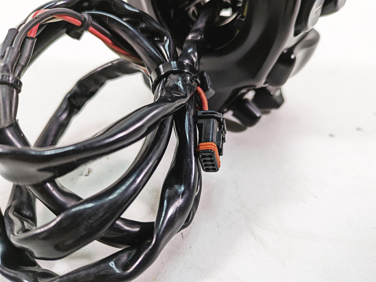 2018 Harley Touring FLHXSE CVO Street Glide Left Hand Control Switch 71500084B {{ shop.shopifyCountryName }} - Mototech271