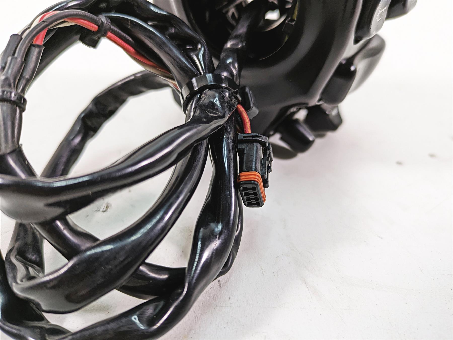 2018 Harley Touring FLHXSE CVO Street Glide Left Hand Control Switch 71500084B {{ shop.shopifyCountryName }} - Mototech271