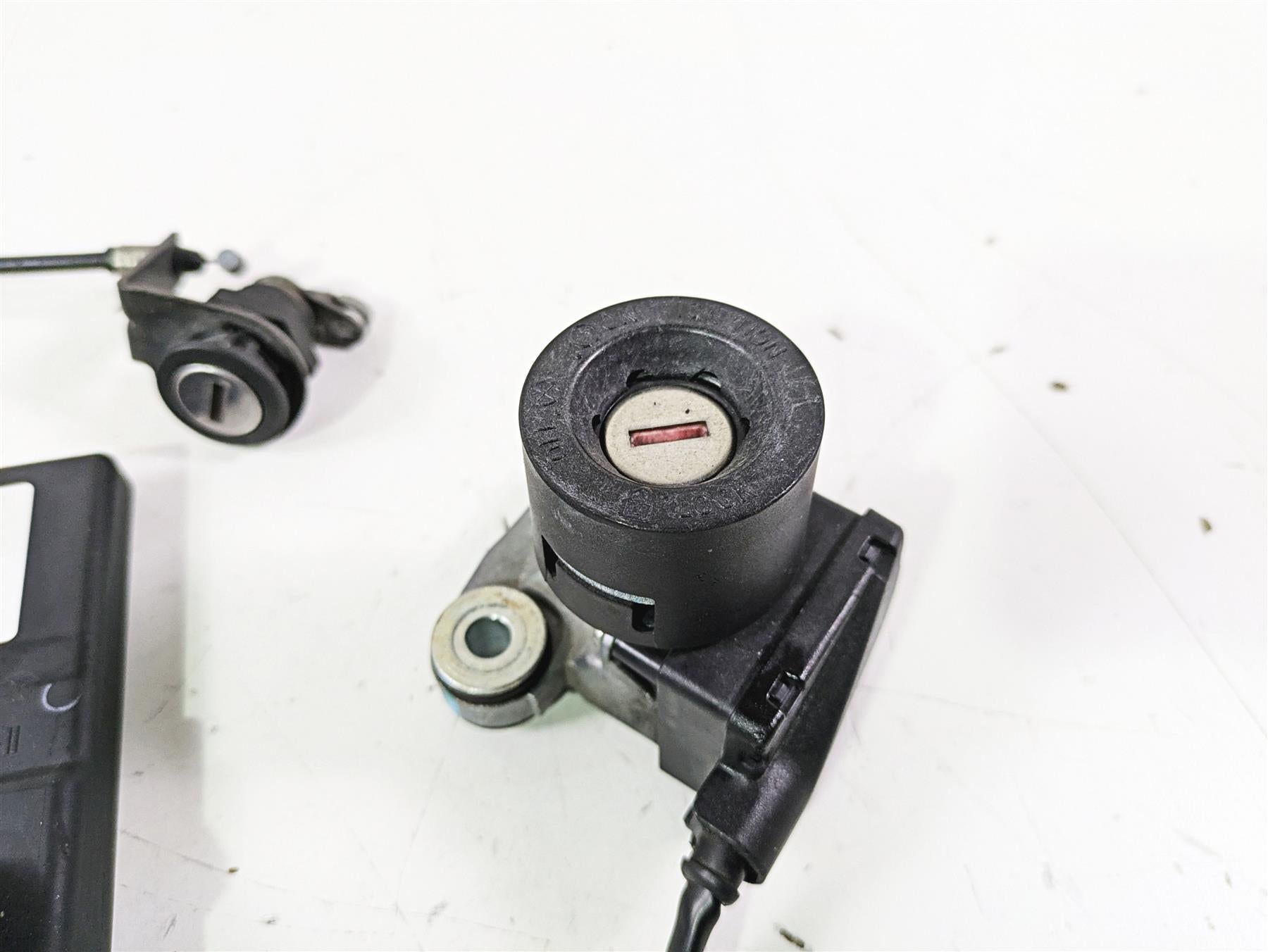 2015 Ducati Panigale 1299 S Cdi Ecu Ecm & Ignition Switch Key Lock Set 28642521B {{ shop.shopifyCountryName }} - Mototech271