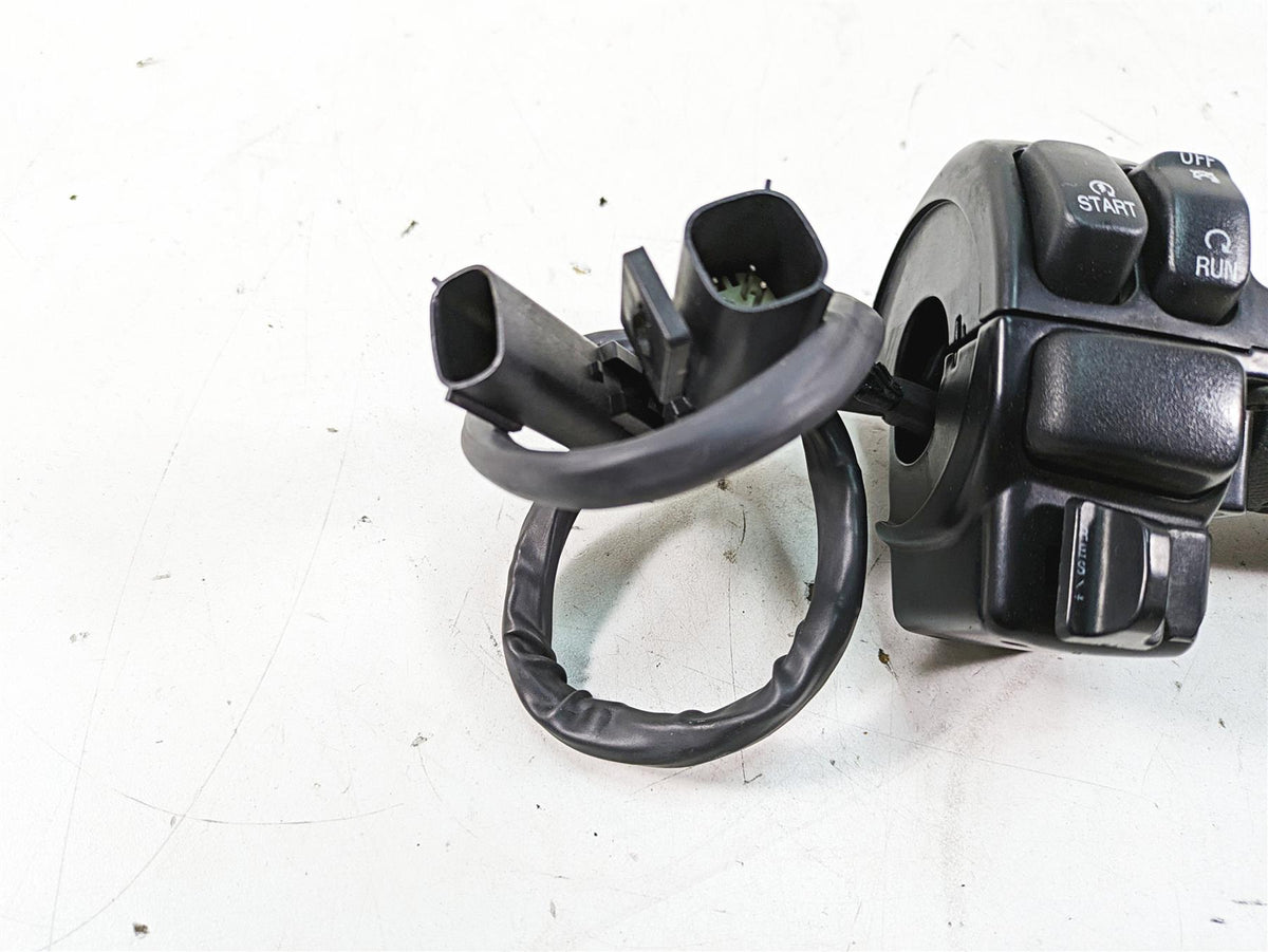 2011 Harley Touring FLHR Road King Right Hand Control Switch 71682-06A {{ shop.shopifyCountryName }} - Mototech271