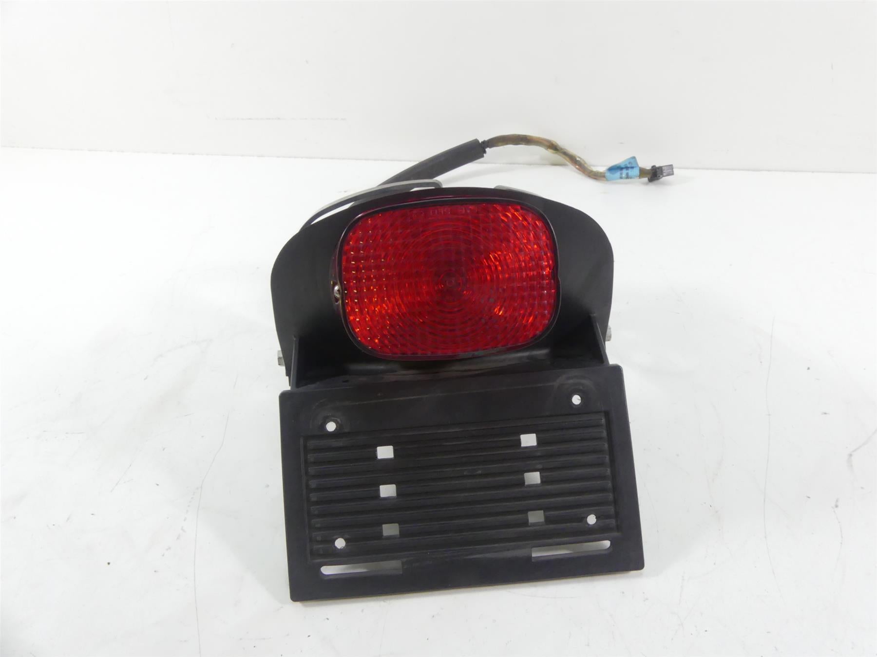 2009 Harley FXDF Dyna Fat Bob Taillight Rear Lamp + Plate Holder Set 60250-08A {{ shop.shopifyCountryName }} - Mototech271