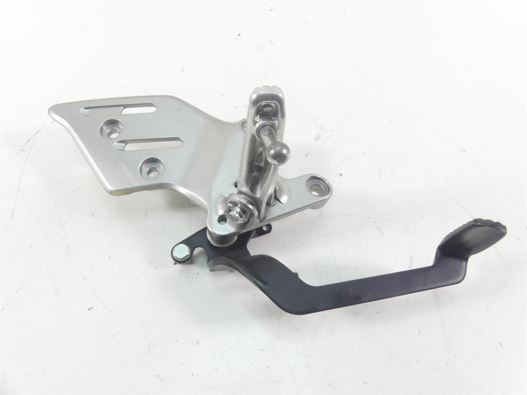 2022 Yamaha MT09 FZ09 Right Front Footpeg + Brake Pedal Set B7N-27443-00-00 {{ shop.shopifyCountryName }} - Mototech271