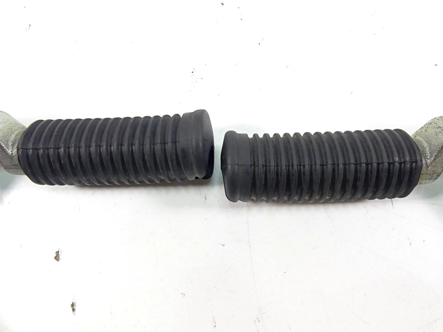 2013 Harley VRSCF Muscle Vrod Rear Passenger Pillion Foot Peg Set 50822-09 {{ shop.shopifyCountryName }} - Mototech271