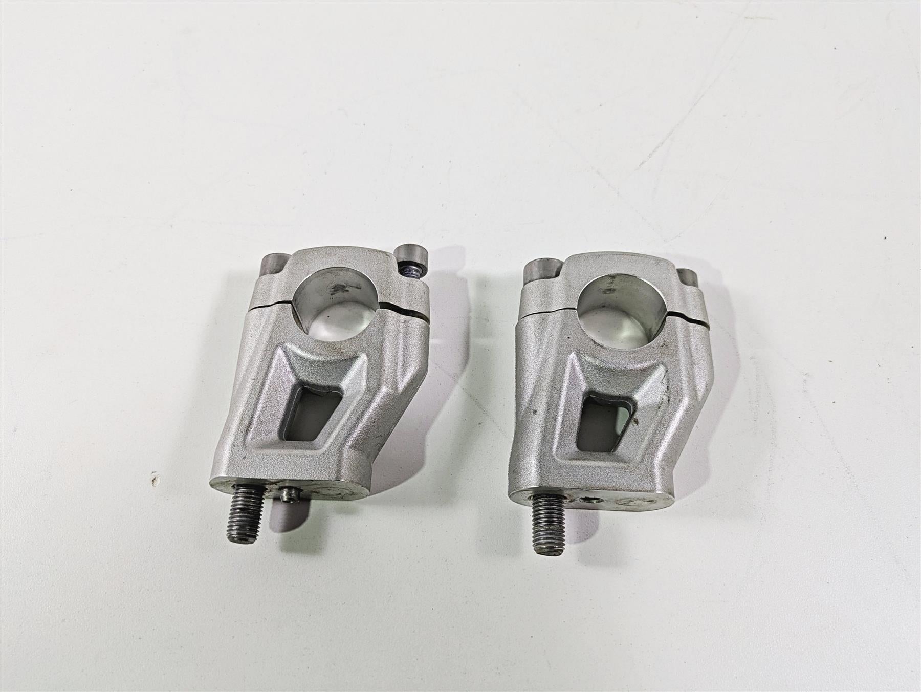 2015 Triumph Tiger Explorer XC Oem Handlebar Riser Holder Set T2040813 {{ shop.shopifyCountryName }} - Mototech271
