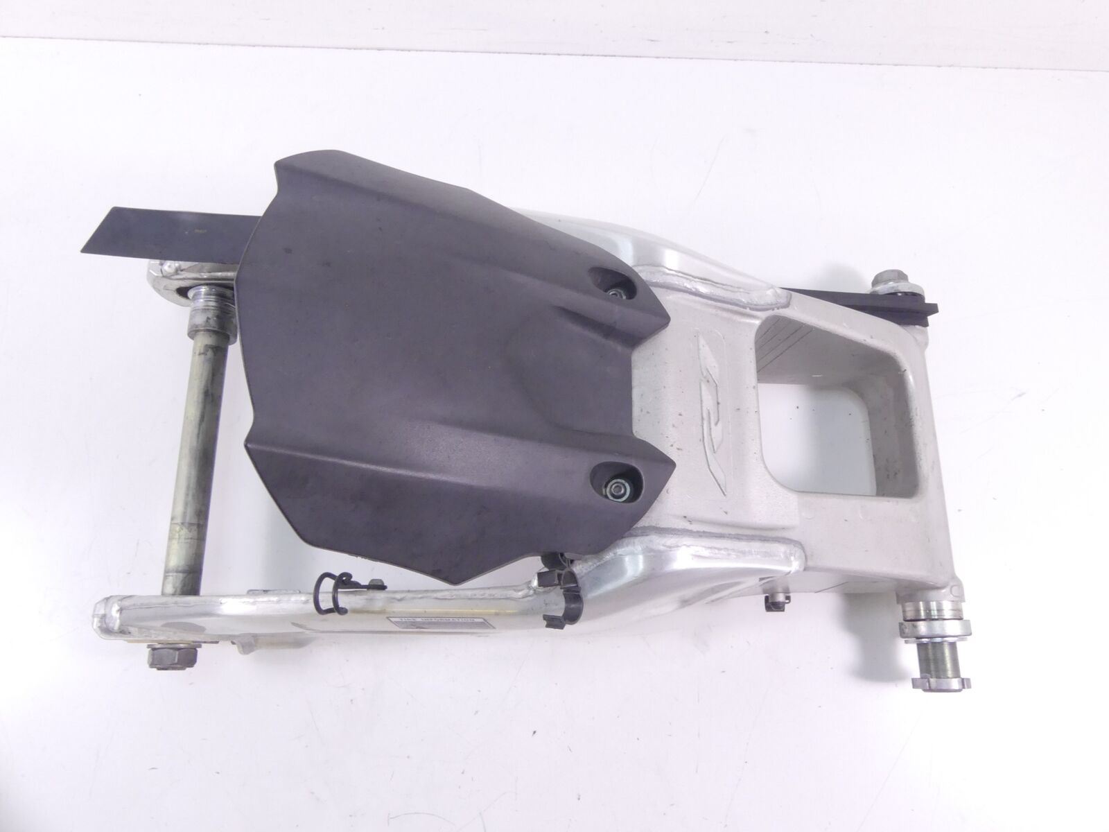 2015 Yamaha YZF-R1M Rear Swingarm Swing Arm Suspension + 28mm Axle 2CR-22110-10 {{ shop.shopifyCountryName }} - Mototech271