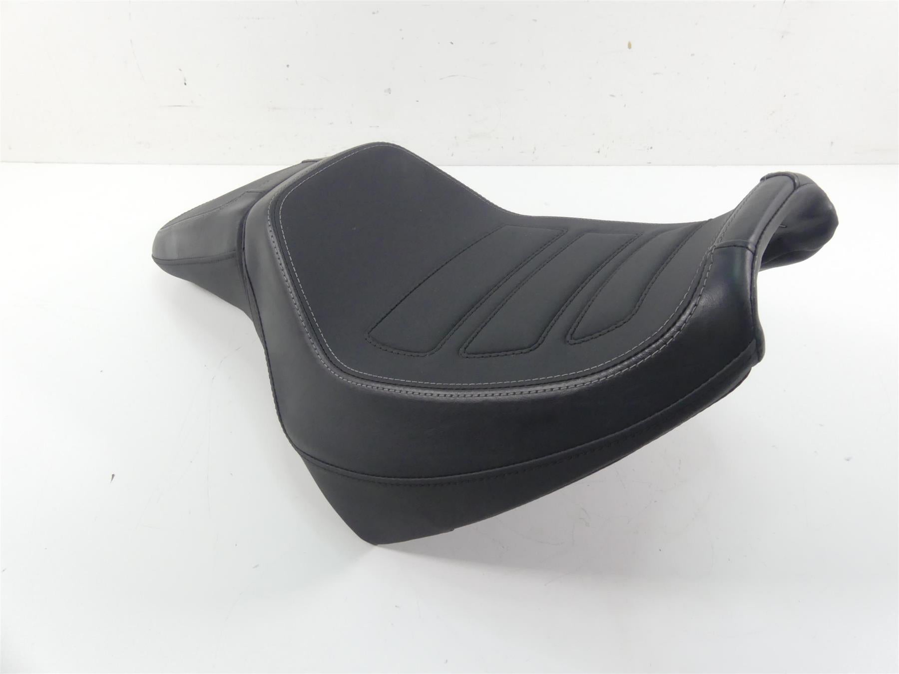 2018 Harley Softail FXFB Fat Bob Nice Dual Rider Driver Seat Saddle 52000322 {{ shop.shopifyCountryName }} - Mototech271
