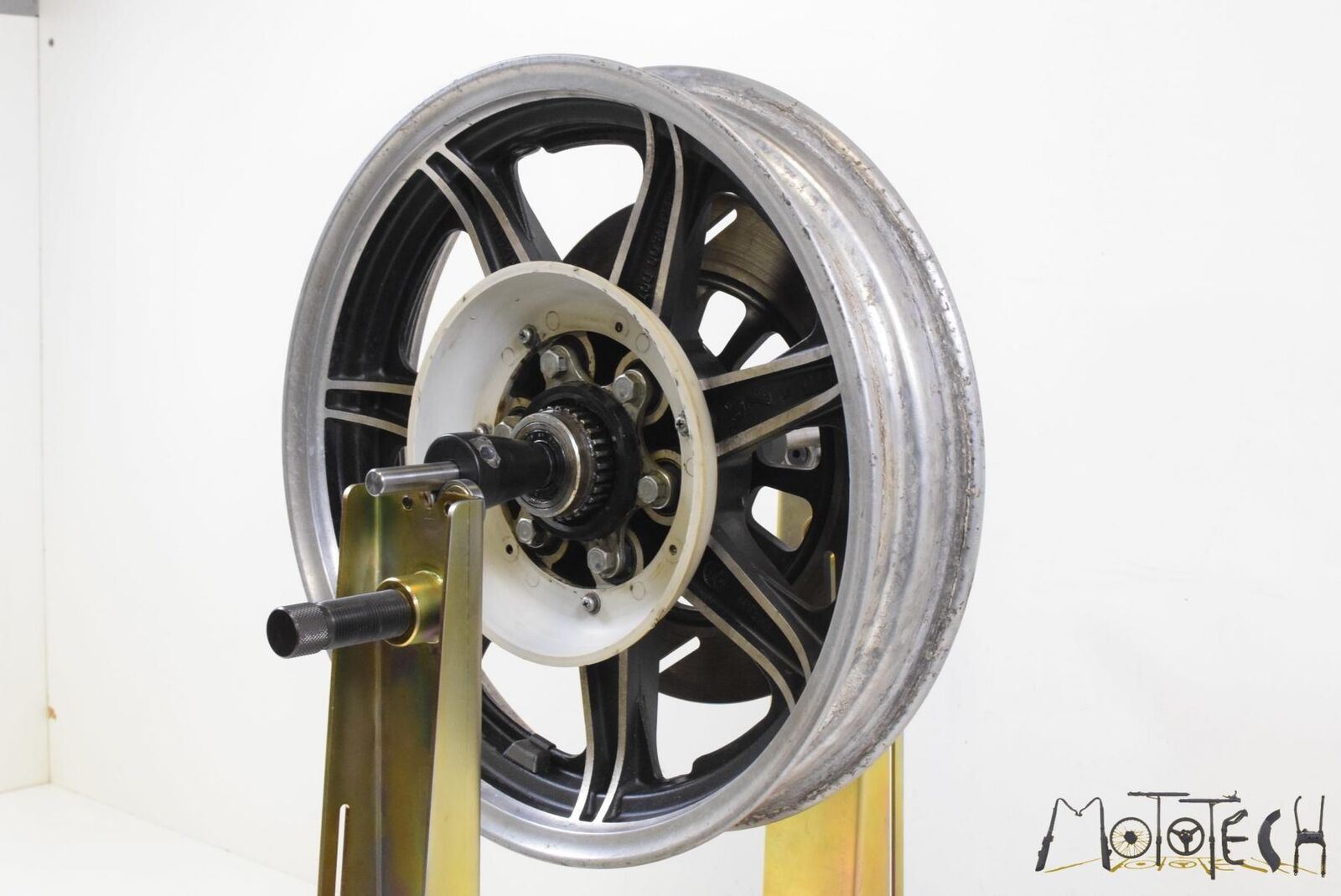 1980 Yamaha XS1100SG XS1100 SG Rear 16x3 Wheel Rim STRAIGHT 3H3-W2533-01-00 {{ shop.shopifyCountryName }} - Mototech271