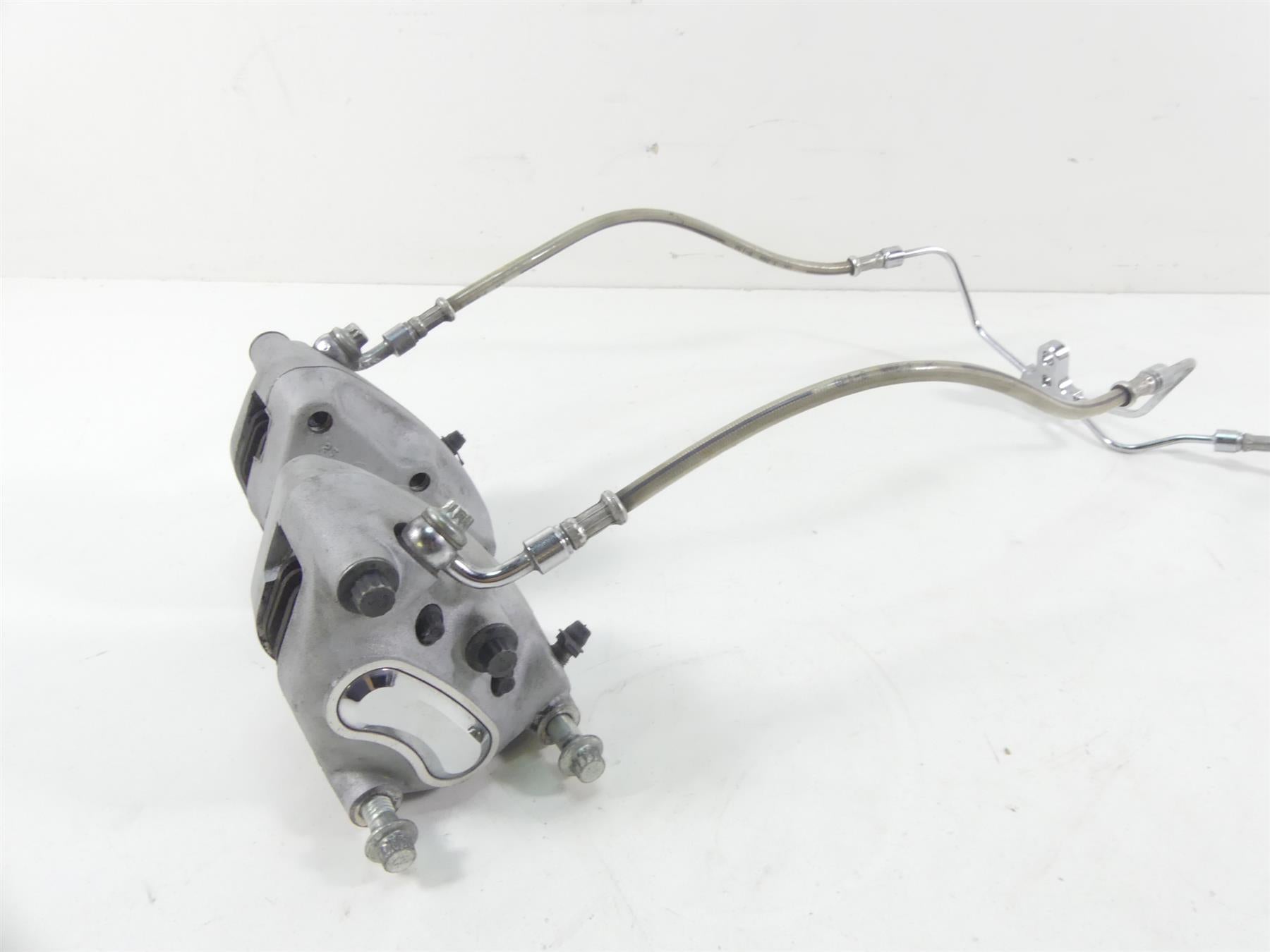 2004 Harley FLHTC SE CVO Electra Glide Front Brake Caliper Set 44381-99 44382-99