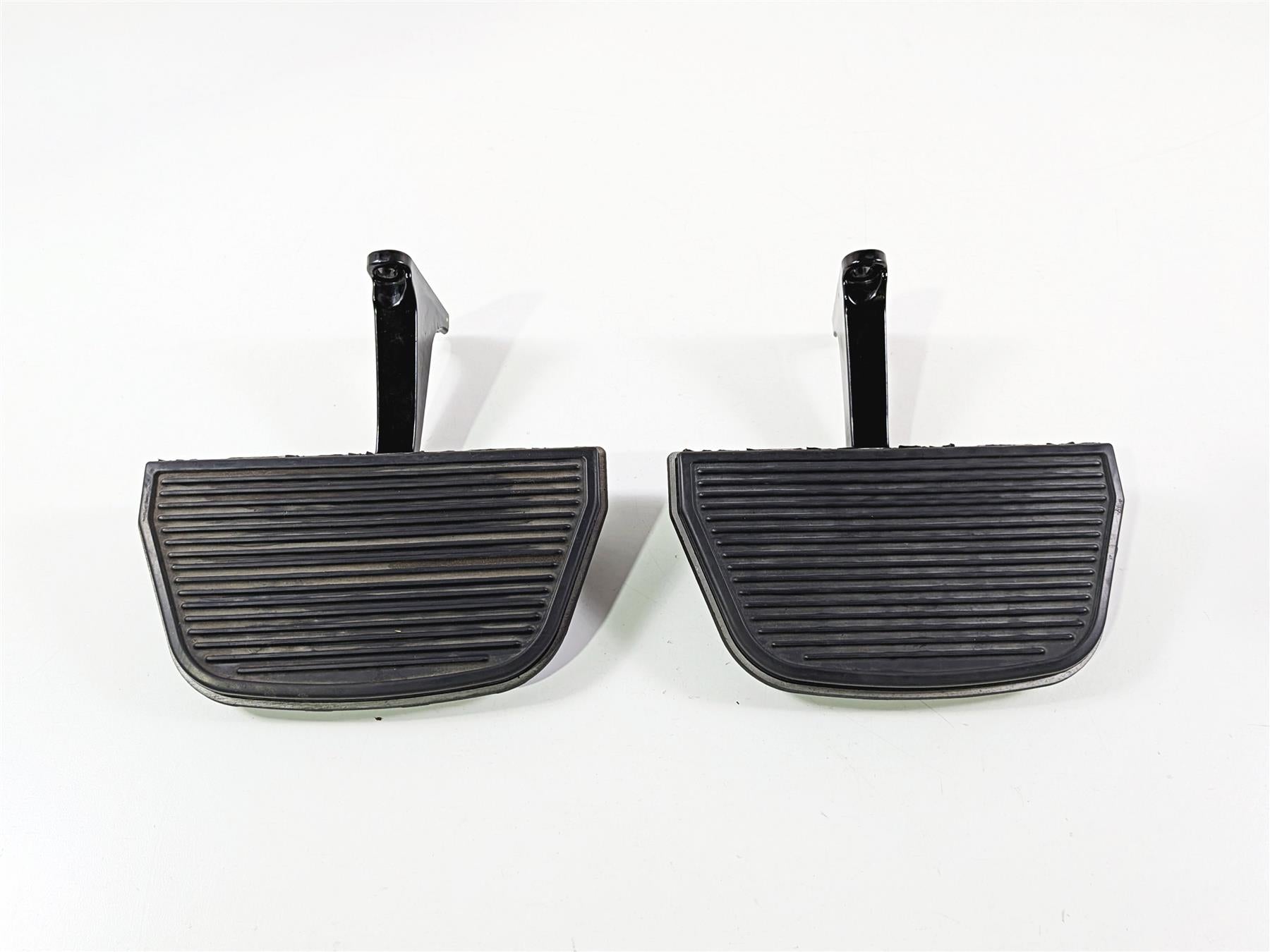 2014 Harley Touring FLHTK Electra Glide Rear Passenger Floor Board Set 52719-10-Mototech271