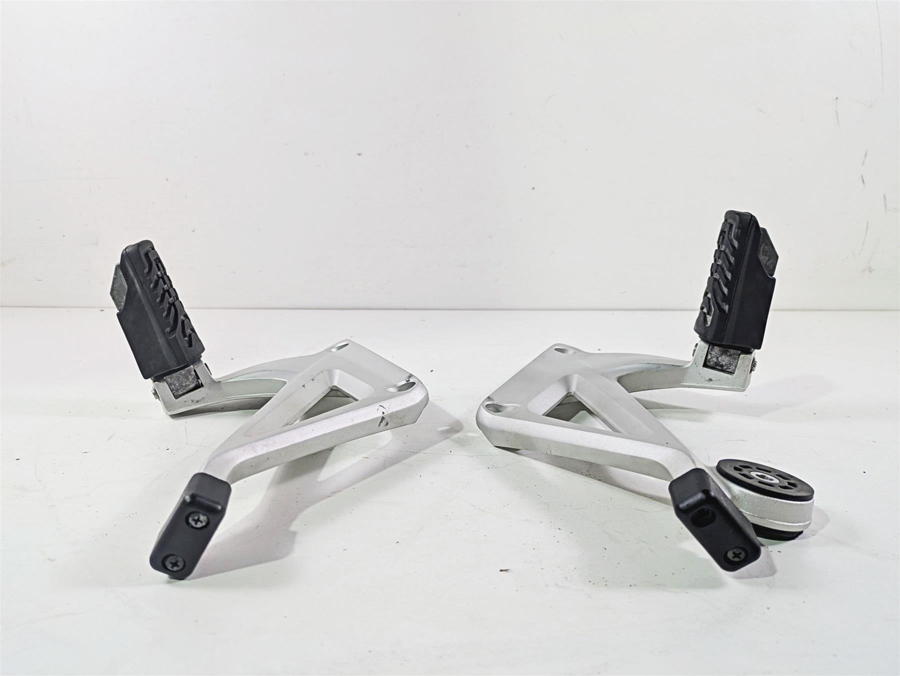 2016 BMW R1200RT K52 Rear Passenger Foot Peg Set 46718534789 46718534790 {{ shop.shopifyCountryName }} - Mototech271