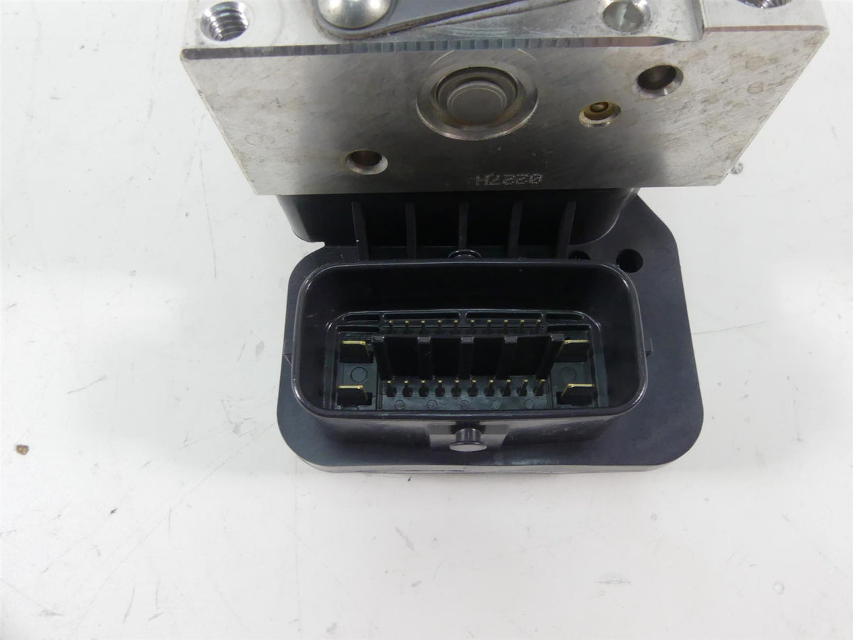 2013 Yamaha VMX17 V-Max 1700 Abs Brake Pump Pressure Module 2S3-85930-10-00 {{ shop.shopifyCountryName }} - Mototech271