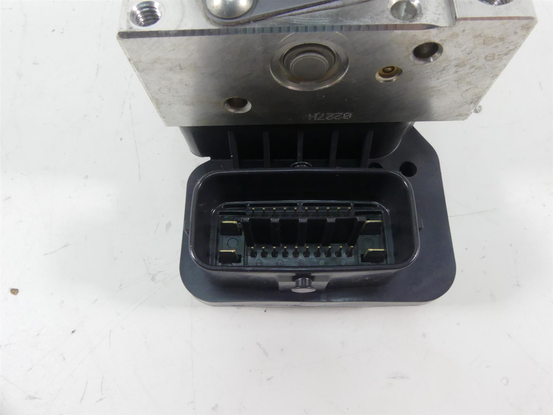 2013 Yamaha VMX17 V-Max 1700 Abs Brake Pump Pressure Module 2S3-85930-10-00 {{ shop.shopifyCountryName }} - Mototech271