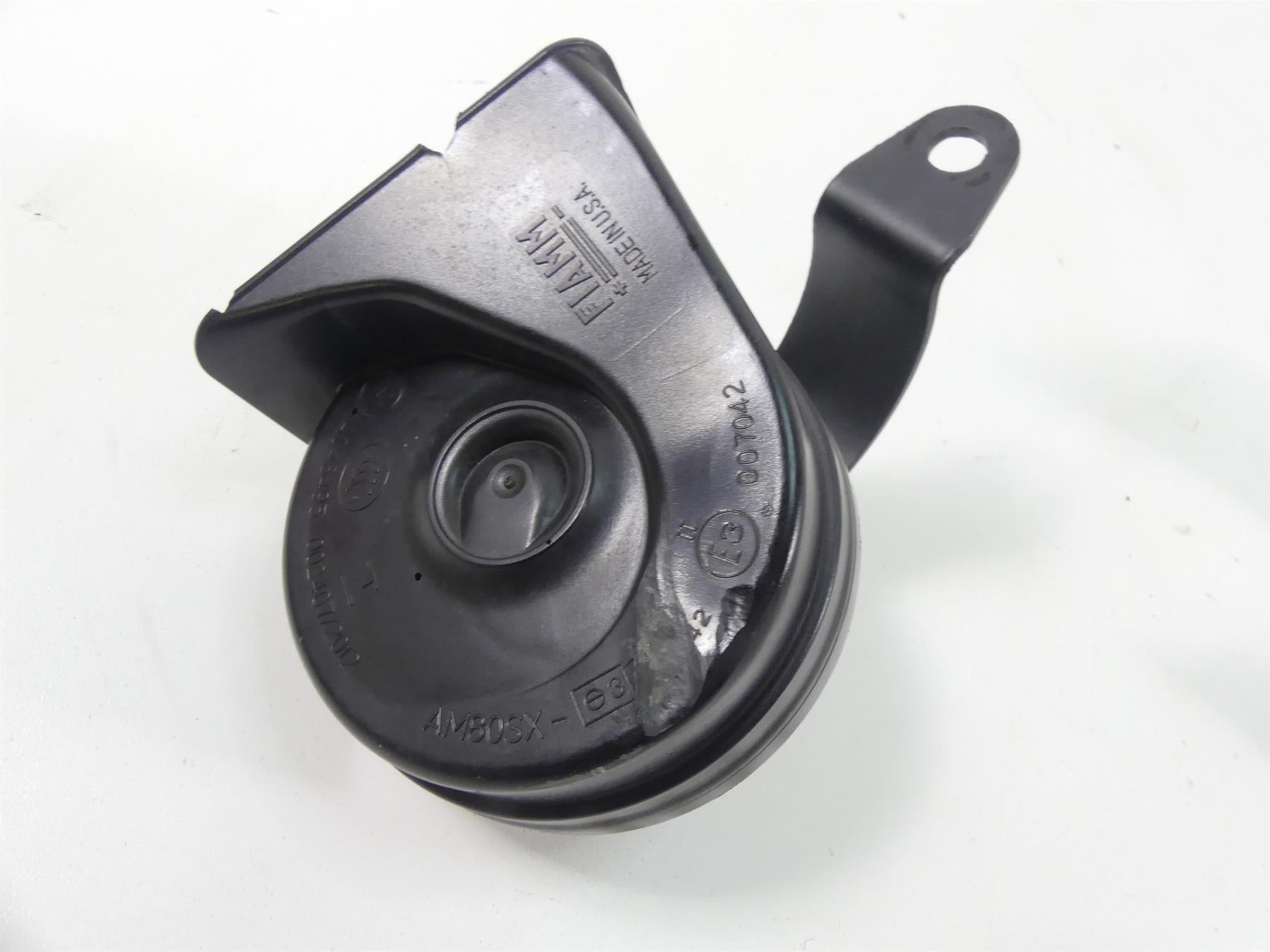 2004 Harley FLHTC SE CVO Electra Glide Horn With Chrome Cover 61300478A {{ shop.shopifyCountryName }} - Mototech271