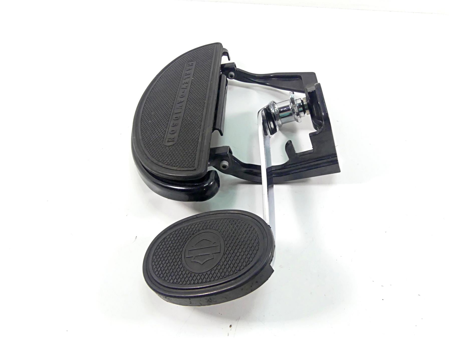 2016 Harley Softail FLS Slim Right Front Floorboard & Brake Pedal Set 42431-11 {{ shop.shopifyCountryName }} - Mototech271
