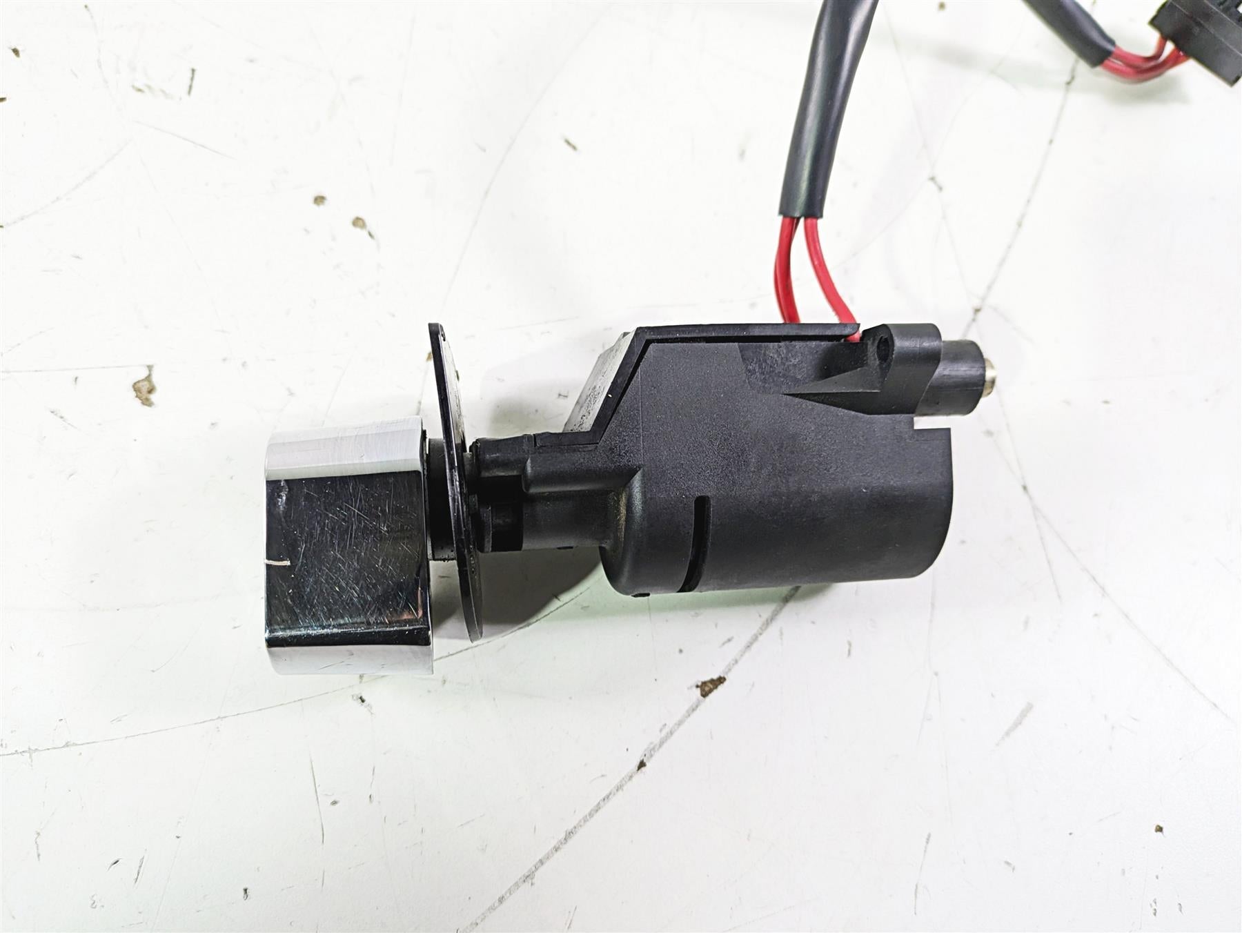 2003 Harley Touring FLHTCUI E-Glide 100th Ignition Switch & Knob VIN 71640-99 {{ shop.shopifyCountryName }} - Mototech271