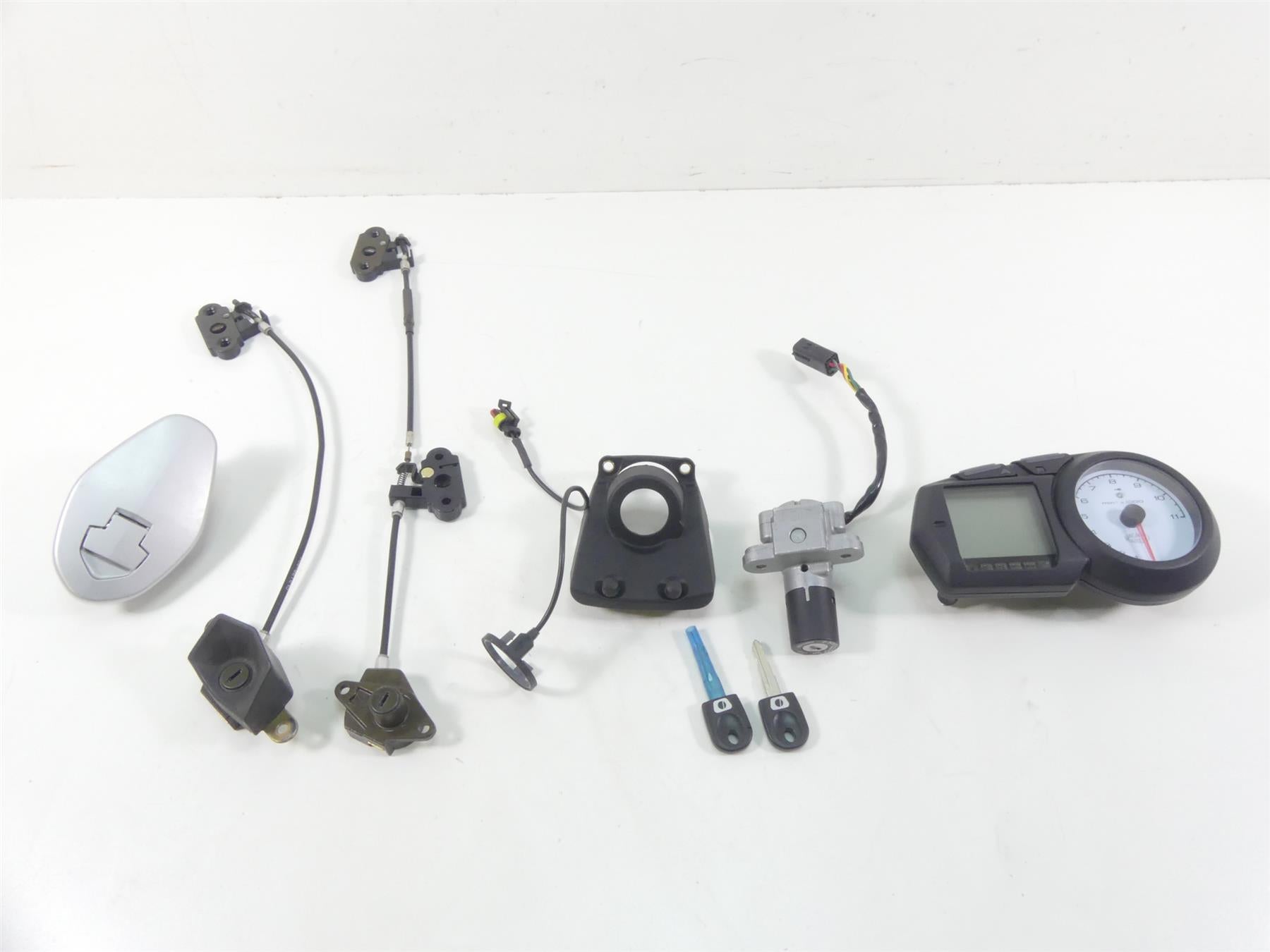 2005 Ducati Multistrada 1000S Speedometer 4K Ignition Switch Key Set 40610201B