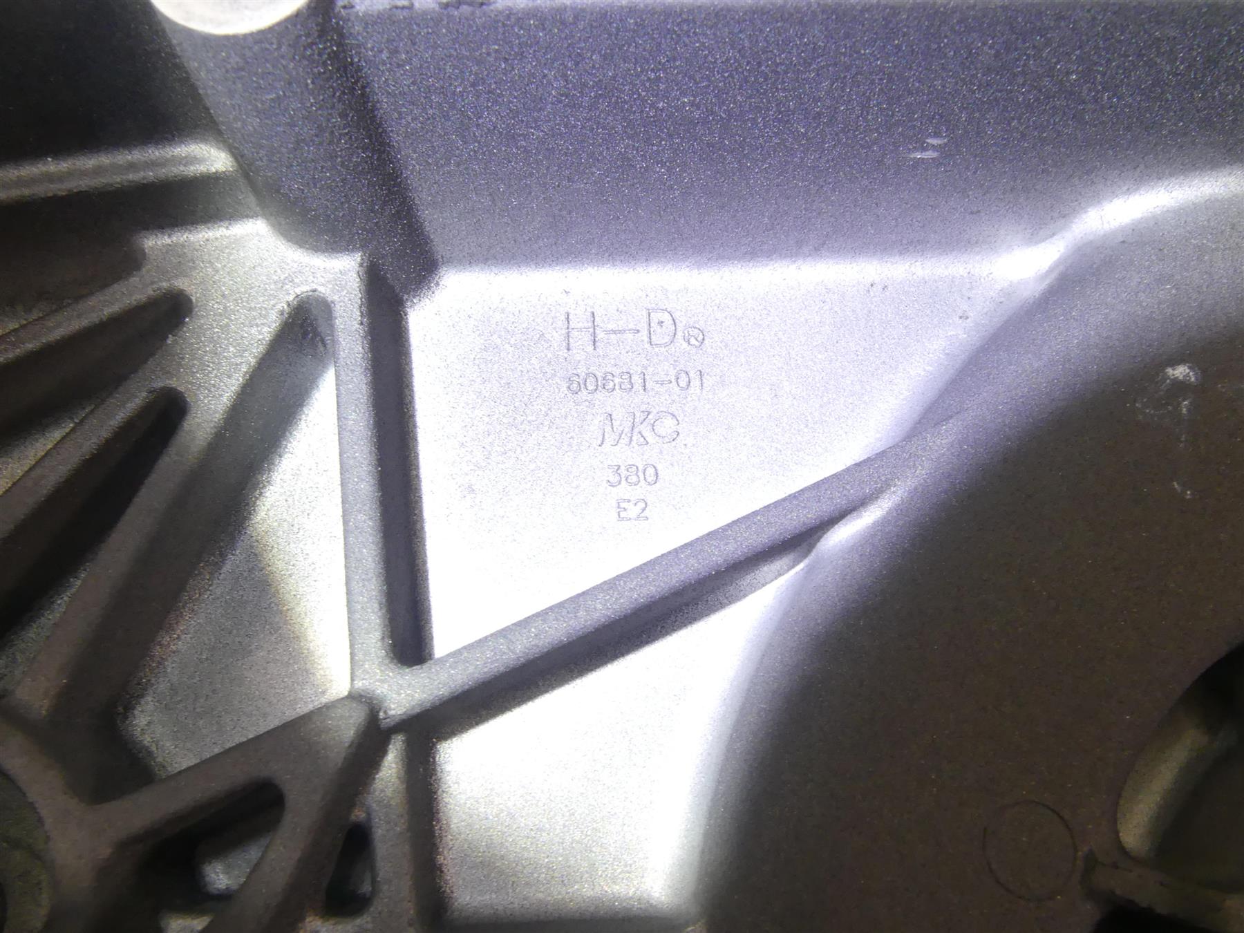 2005 Harley Dyna FXDLI Low Rider Inner Primary Drive Clutch Cover 60681-01 {{ shop.shopifyCountryName }} - Mototech271