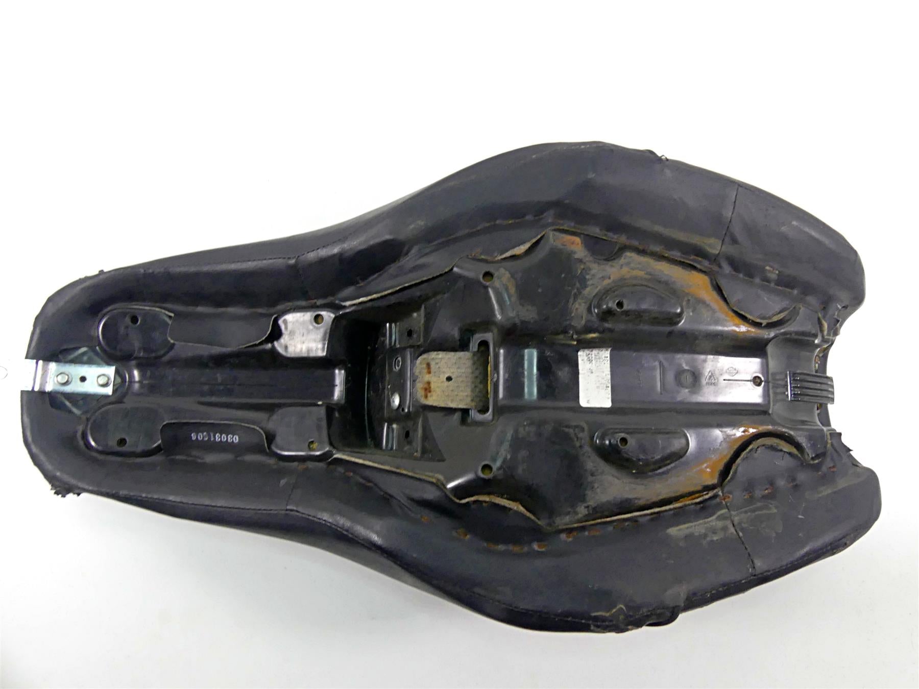 2014 Harley FXDL Dyna Low Rider Seat Saddle Tear - Read 52000136 {{ shop.shopifyCountryName }} - Mototech271