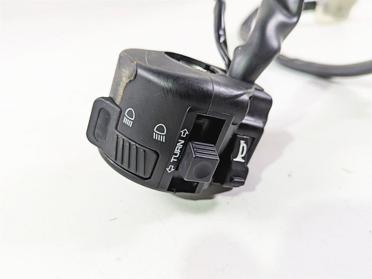 2025 Honda CBR600RR Left Hand Turn Signal Control Switch 35200-MJC-A01 {{ shop.shopifyCountryName }} - Mototech271
