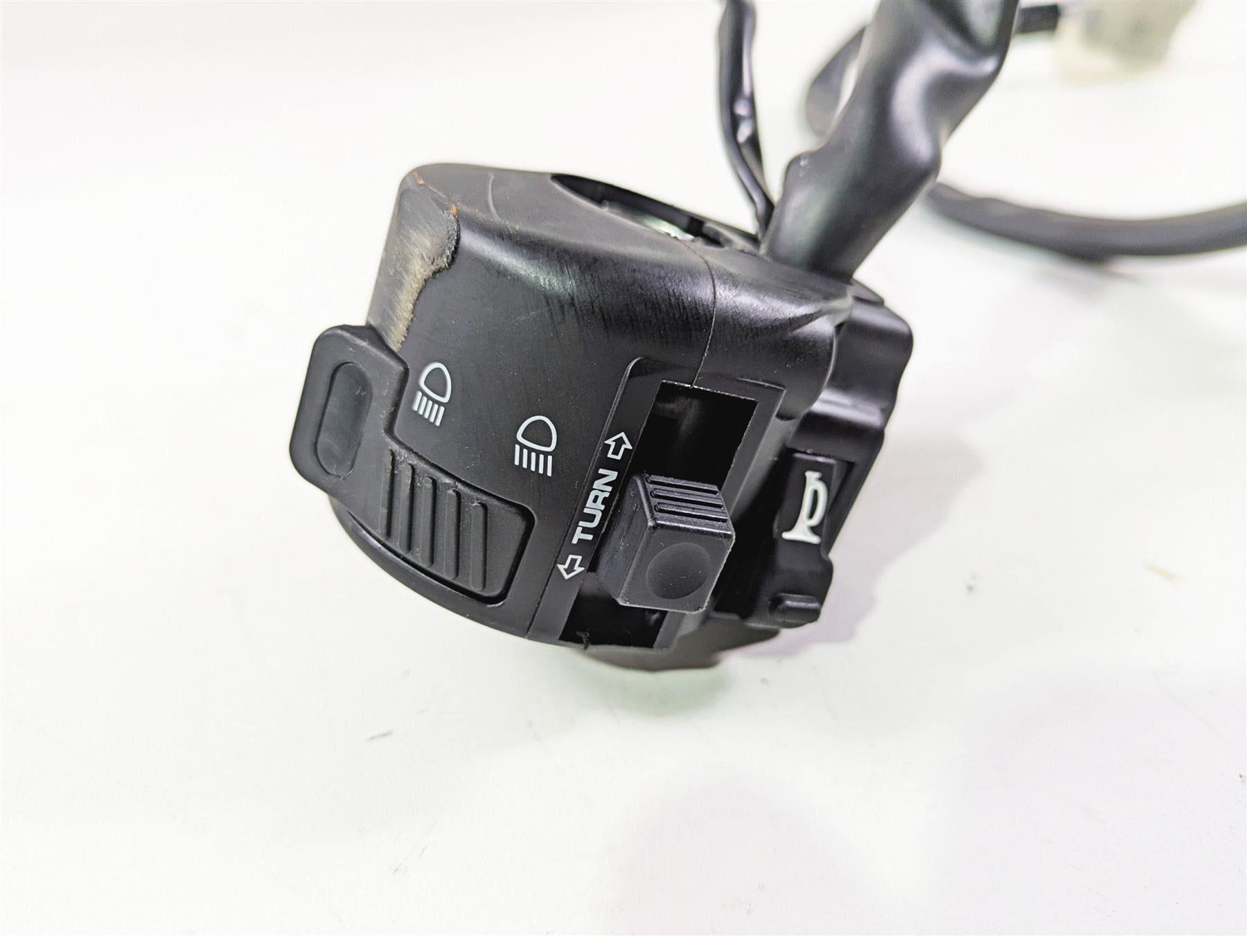 2025 Honda CBR600RR Left Hand Turn Signal Control Switch 35200-MJC-A01 {{ shop.shopifyCountryName }} - Mototech271
