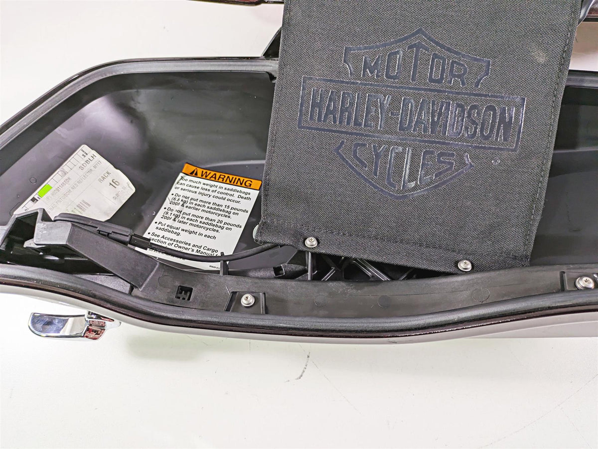 2017 Harley Touring FLHTKSE CVO E-Glide Left Saddlebag Black Garnet 90200414 {{ shop.shopifyCountryName }} - Mototech271