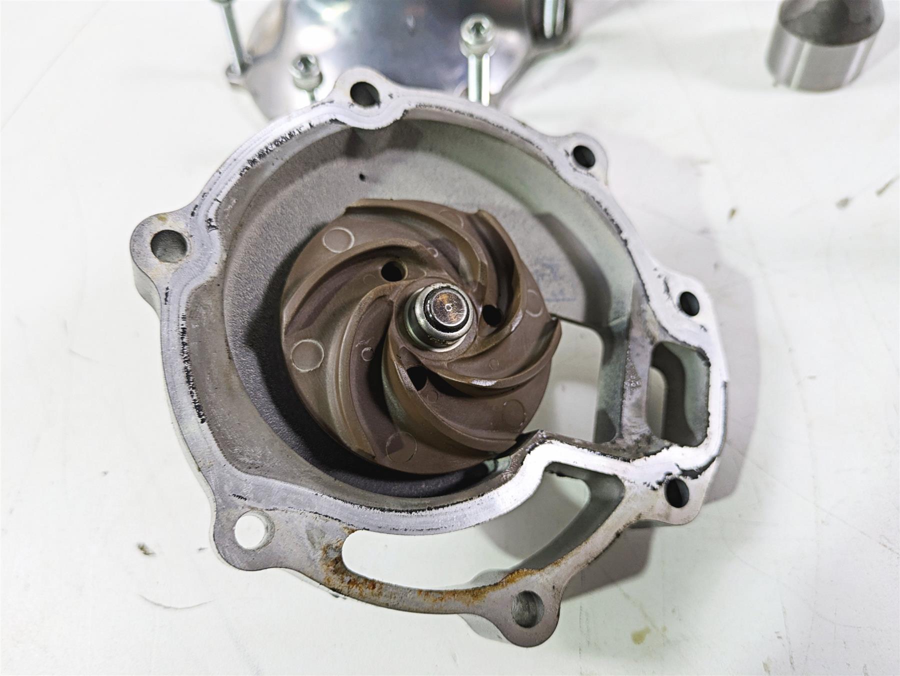 2010 Harley VRSCF Muscle Rod Waterpump Water Pump Housing Set 26750-01KA {{ shop.shopifyCountryName }} - Mototech271