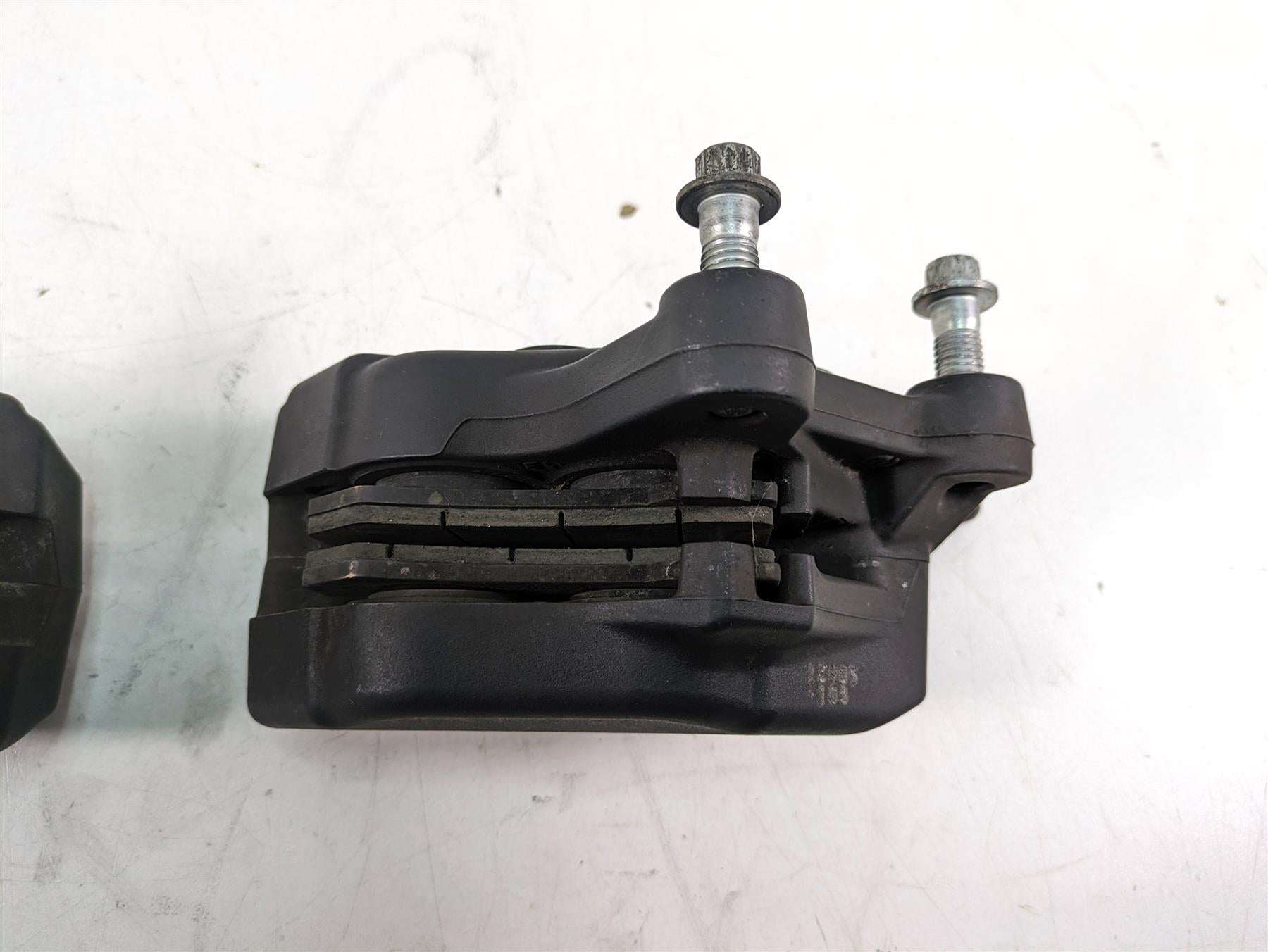 2014 Harley Touring FLHTK Electra Glide Brembo Front Brake Caliper Set 43027-08 {{ shop.shopifyCountryName }} - Mototech271
