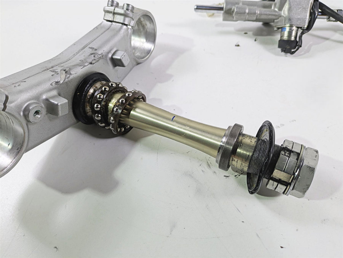 2014 Yamaha YZFR1 R1 RN22 Lower Triple Tree & Steering Damper 14B-23340-00-00 {{ shop.shopifyCountryName }} - Mototech271