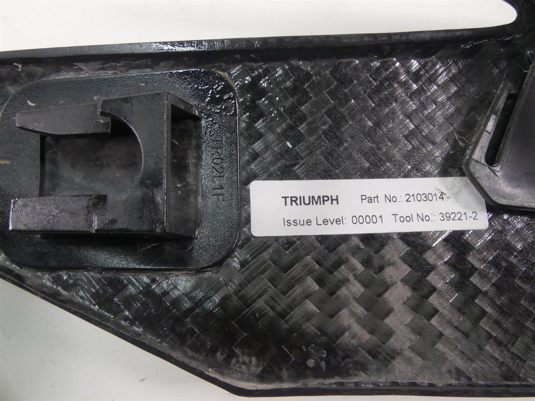 2020 Triumph Speed Triple RS 1050 Left Nice Side Carbon Fiber Cover T2103014 {{ shop.shopifyCountryName }} - Mototech271