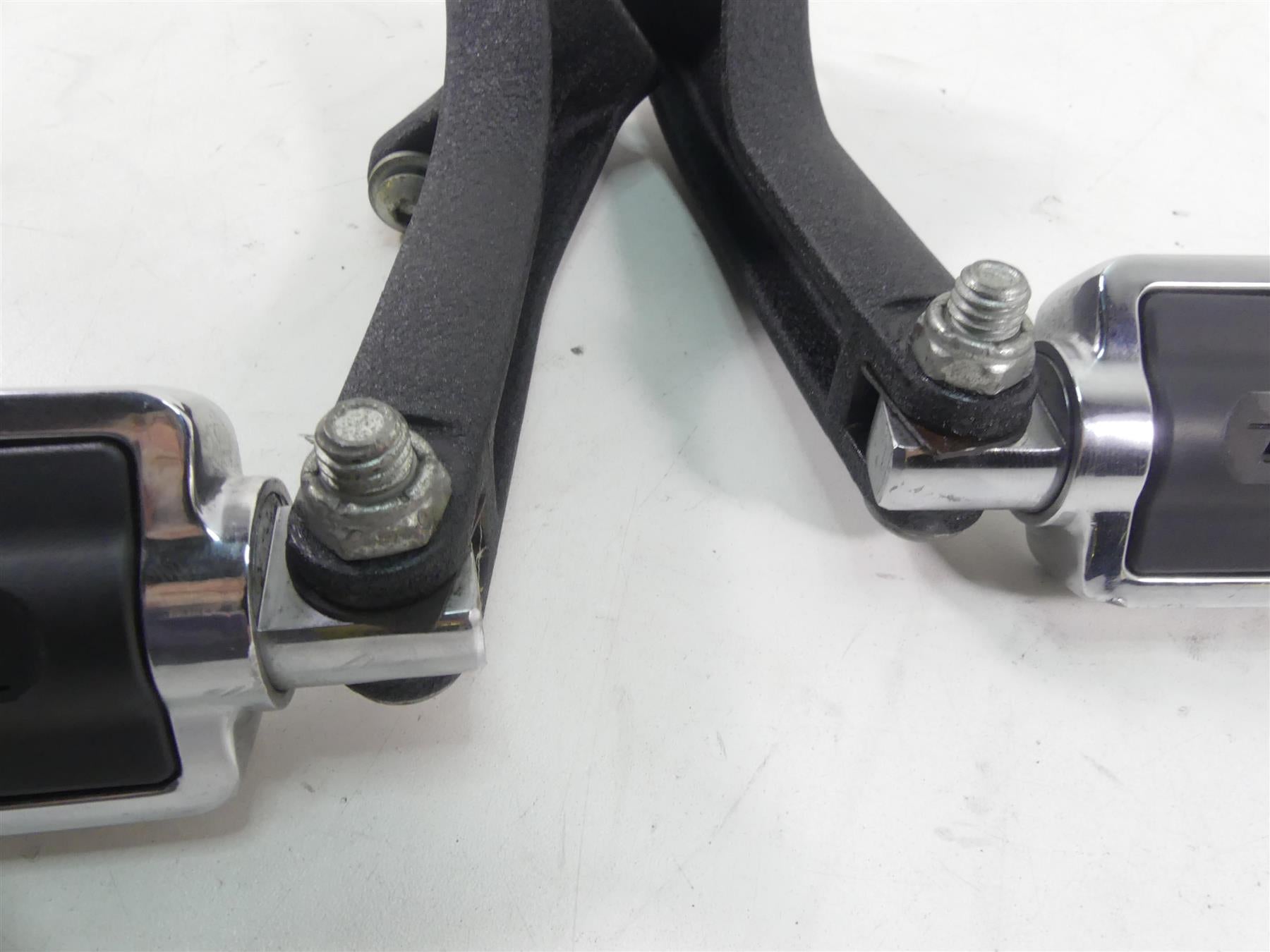 2009 Harley FXDL Dyna Low Rider Rear Passenger Footpeg Set 49224-06A 49230-06 {{ shop.shopifyCountryName }} - Mototech271