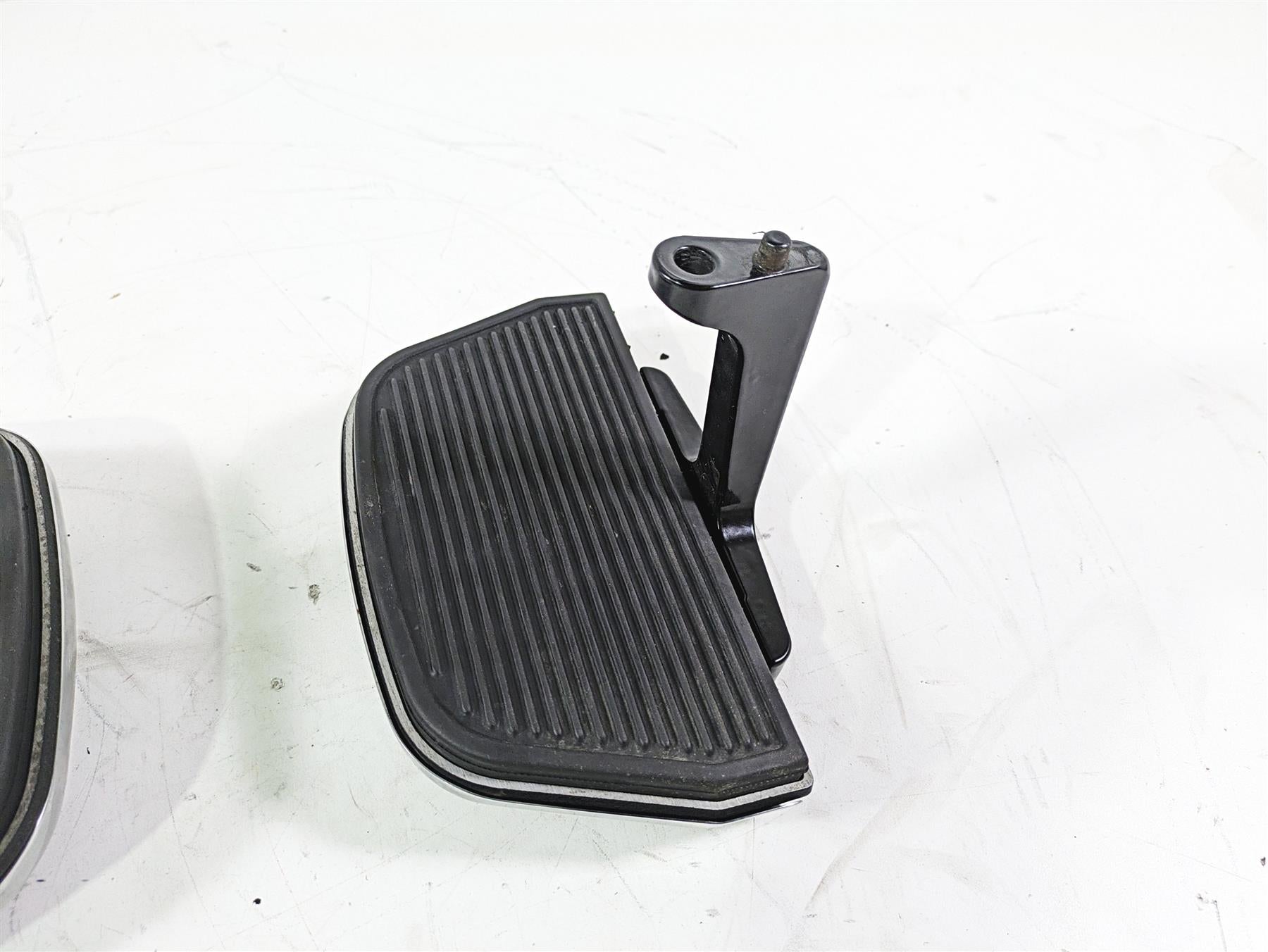 2008 Harley Touring FLHTCU E-Glide 105TH Passenger Floor Board Set 52719-93B {{ shop.shopifyCountryName }} - Mototech271