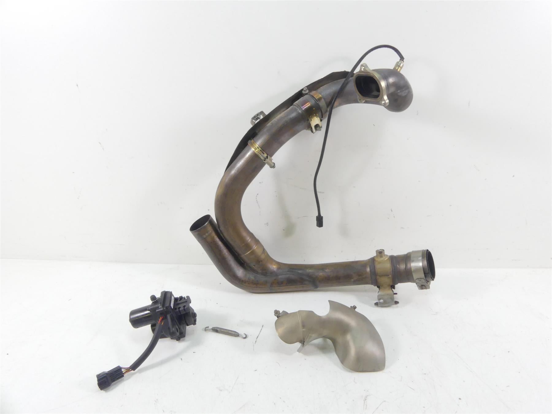 2017 Ducati Monster 1200 S Oem Exhaust Rear Header Manifold & Servo 57211632A