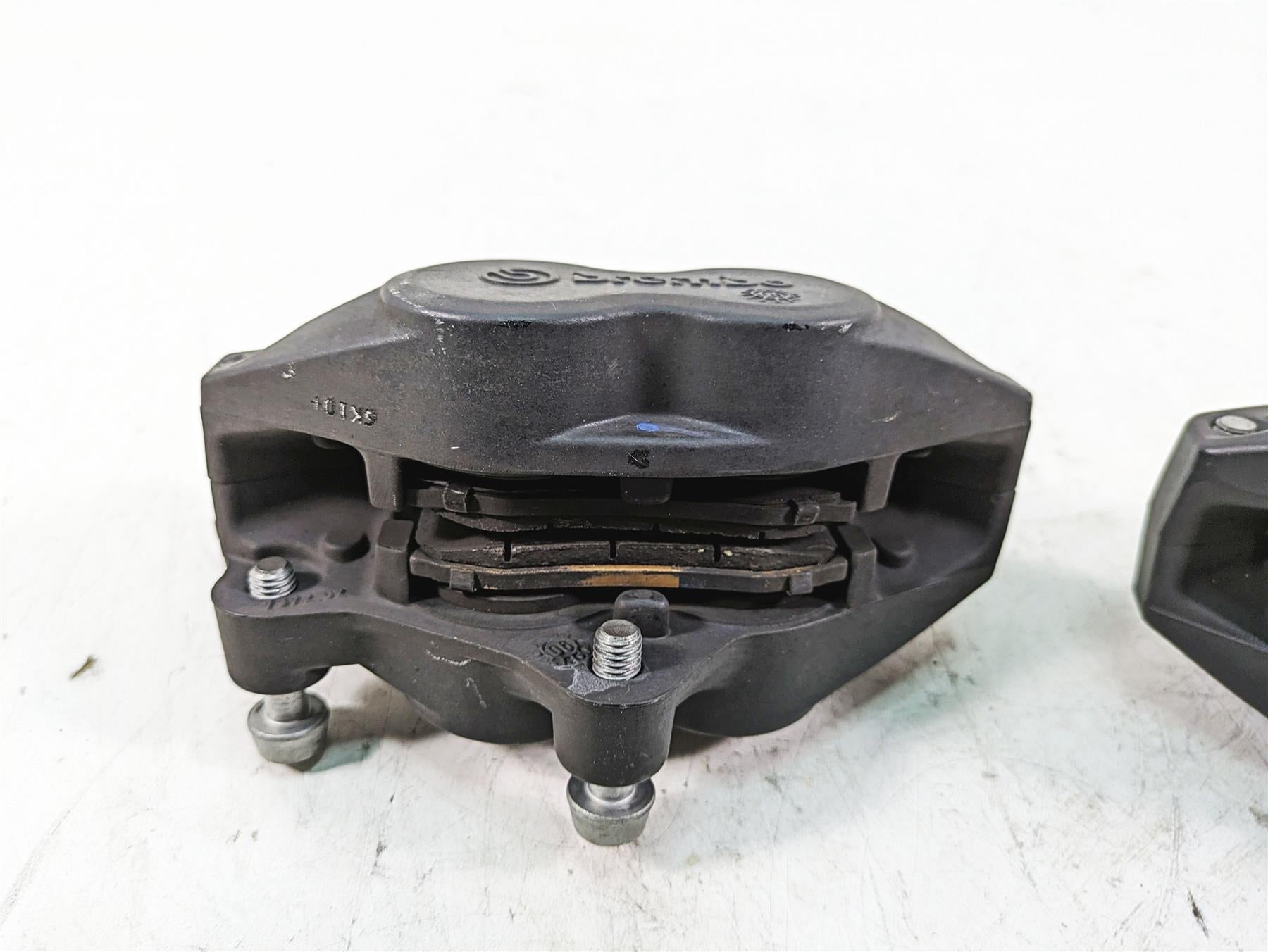 2007 BMW R1200RT K26 Brembo Front Brake Caliper Set 34117711439 34117711438 {{ shop.shopifyCountryName }} - Mototech271