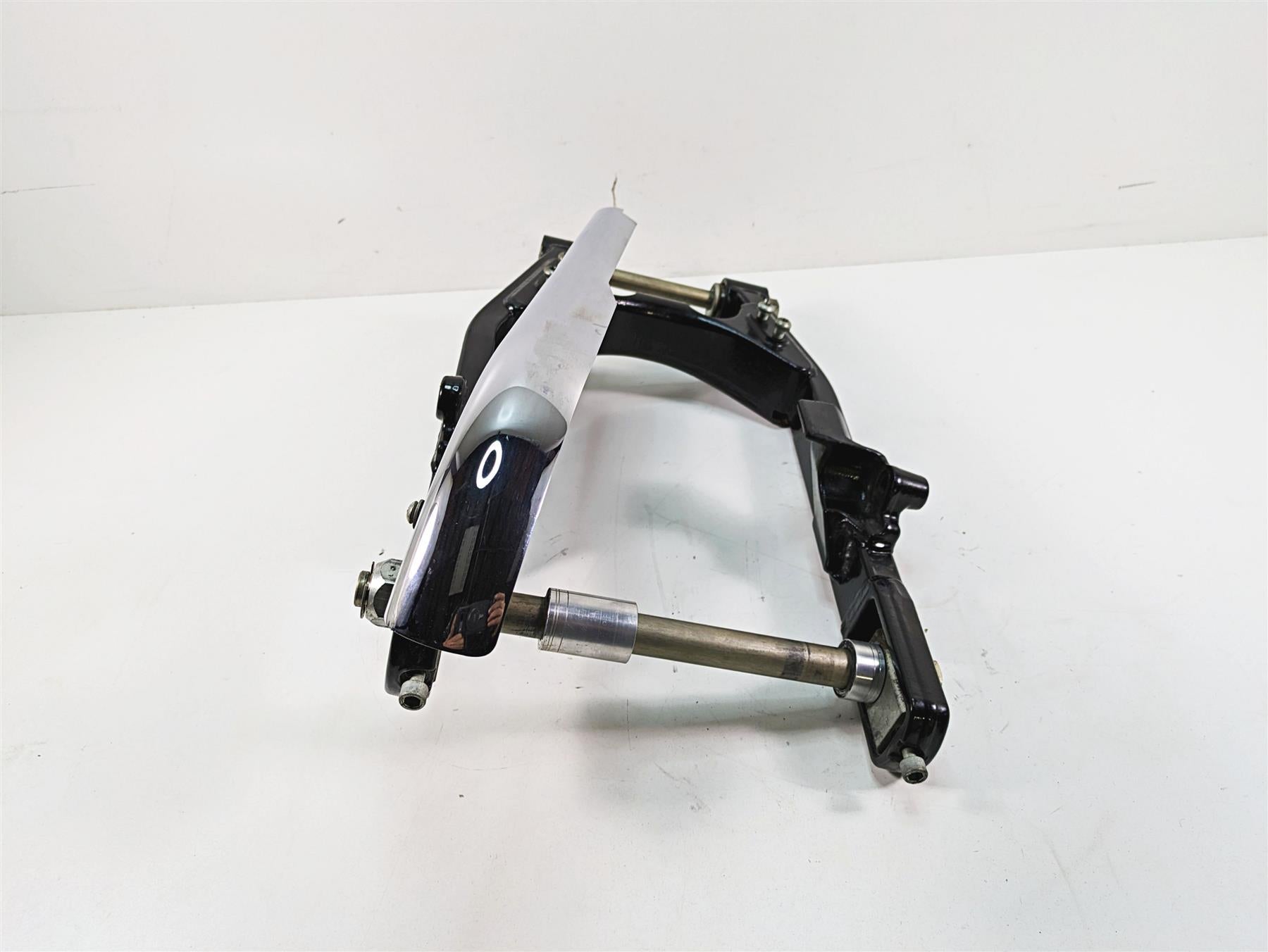 2009 Harley FXDF Dyna Fat Bob Rear Swingarm Swing Arm & Belt Guard 47820-06 {{ shop.shopifyCountryName }} - Mototech271