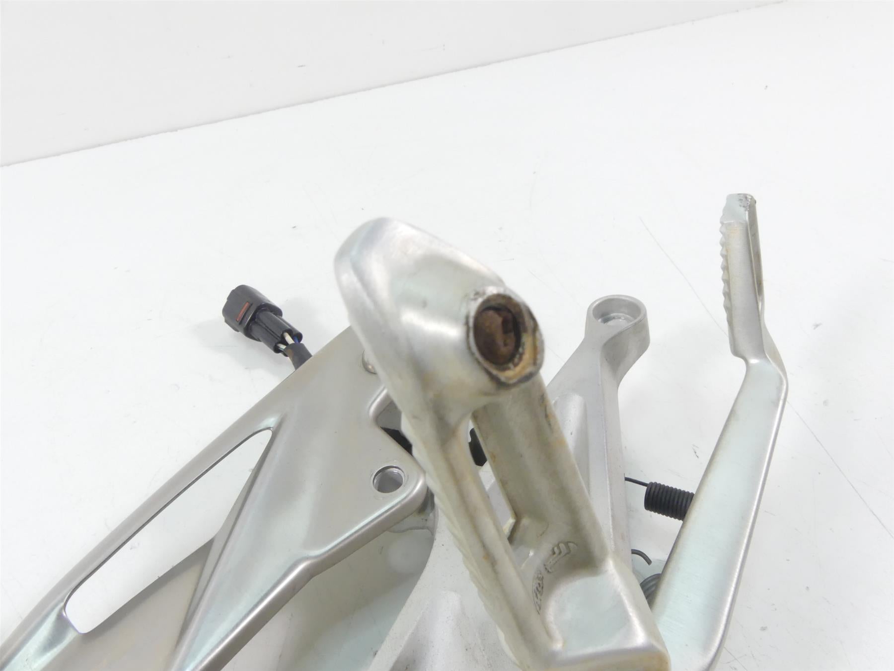 2019 Triumph Street Triple 765R Right Rider Footpeg & Brake Pedal T2081464 {{ shop.shopifyCountryName }} - Mototech271