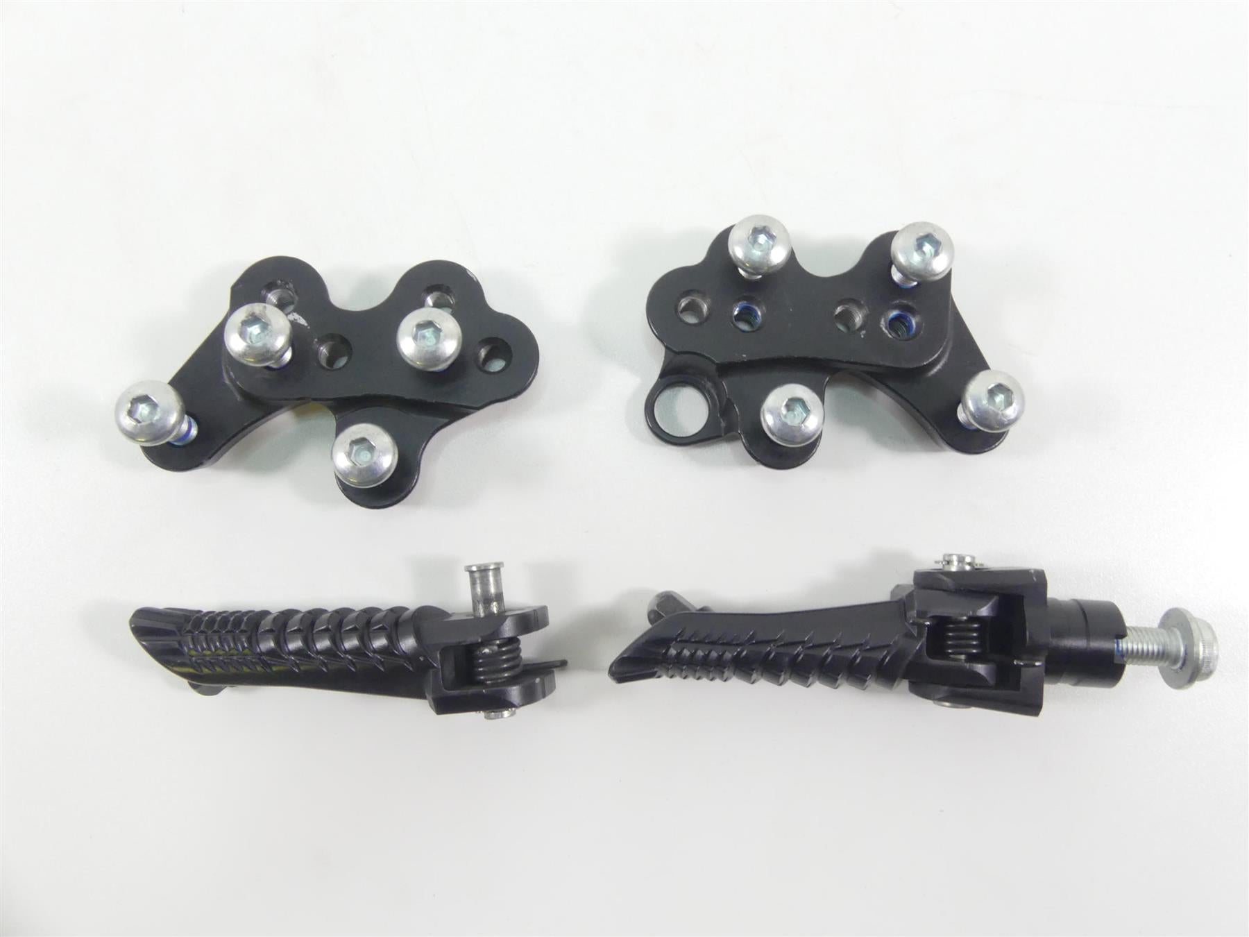 2022 Suzuki GSXR750 Front Rider Driver Footpeg Foot Peg Set 43511-14J10 {{ shop.shopifyCountryName }} - Mototech271