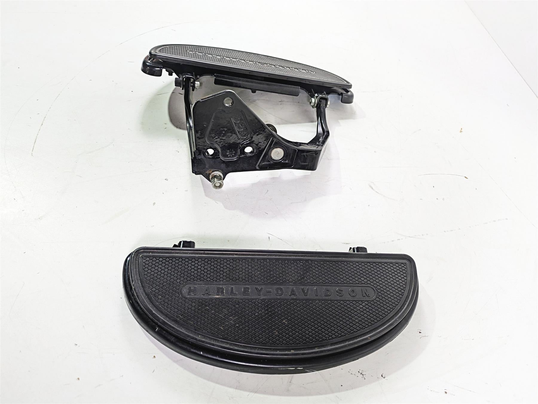 2008 Harley FLSTSB Cross Bones Left Right Floor Board & Mount Set 50600026 {{ shop.shopifyCountryName }} - Mototech271