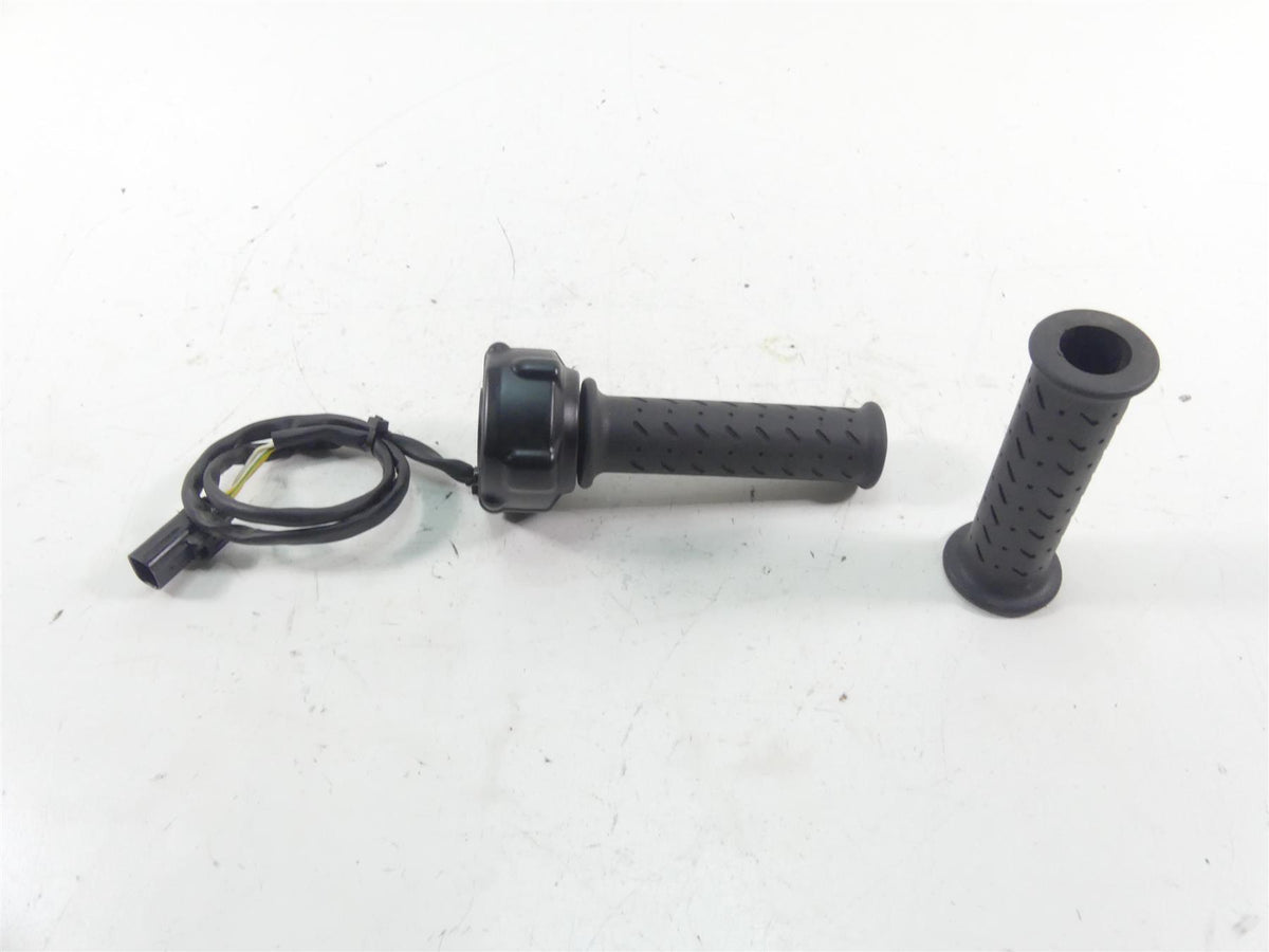 2017 Triumph Thruxton 1200 R Fly Ride By Wire Throttle Grip Handle Set T2044045 {{ shop.shopifyCountryName }} - Mototech271