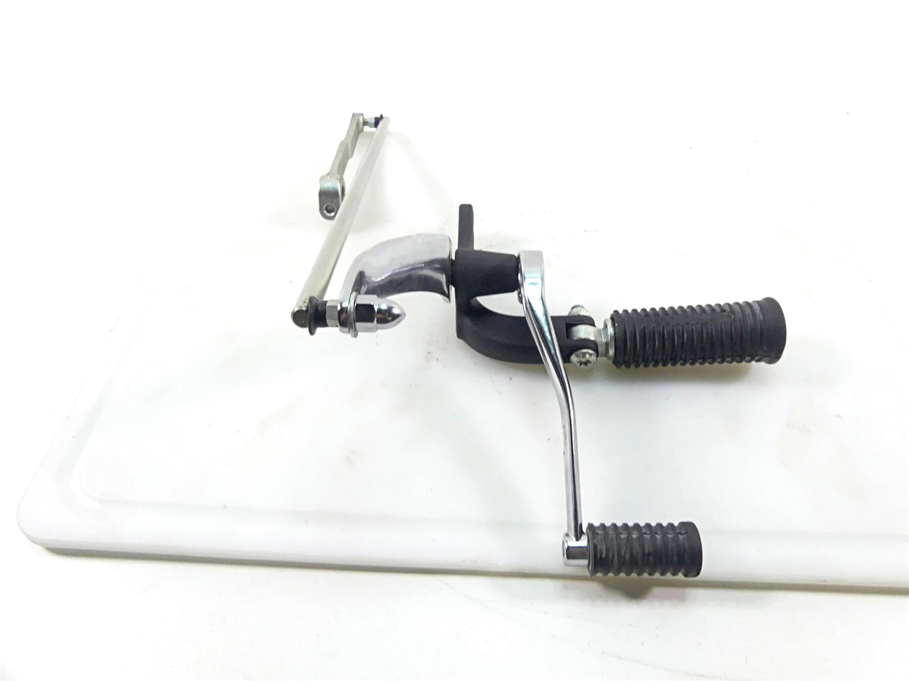 2010 Harley FXDF Dyna Fat Bob Front Left Oem Forward Footpeg & Shifter 33693-03 {{ shop.shopifyCountryName }} - Mototech271