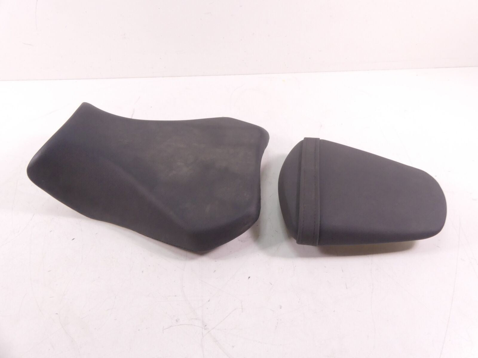 2018 Suzuki GSXR750 Driver Rider Passanger Saddle Seat Set 45100-14J10-DW2 {{ shop.shopifyCountryName }} - Mototech271