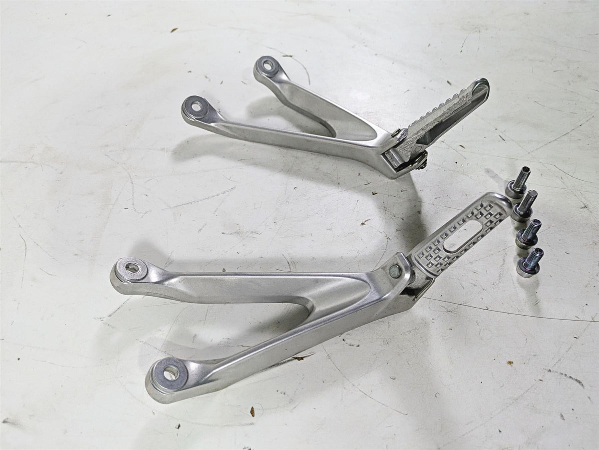 2008 Honda CBR1000RR SC59 Rear Passenger Footpeg Set 50750-MFL-000 50760-MFL-000 {{ shop.shopifyCountryName }} - Mototech271