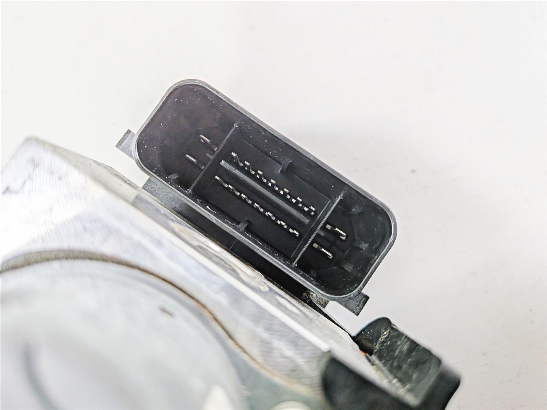 2019 Triumph Speed Triple RS 1050 Abs Brake Pump Module T2029204 T2022250 {{ shop.shopifyCountryName }} - Mototech271