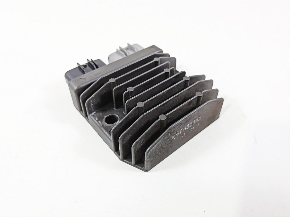 2019 Triumph Speed Triple RS 1050 Rectifier Voltage Regulator T1300675 FH020AA {{ shop.shopifyCountryName }} - Mototech271