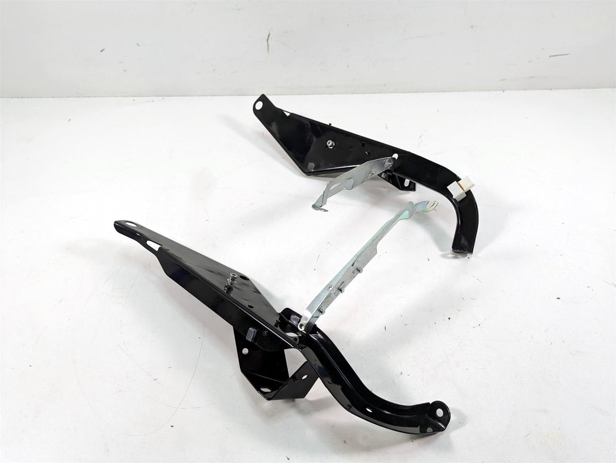 2006 Harley Touring FLHTCUI Electra Glide Front Fairing Mounts 58478-96 58479-96 {{ shop.shopifyCountryName }} - Mototech271