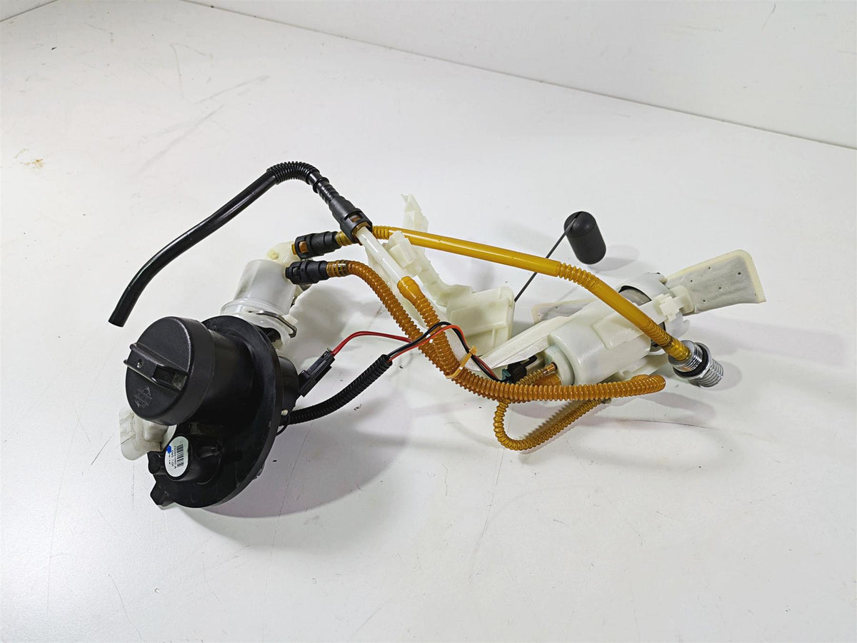 2017 Harley Touring FLHTKSE CVO E-Glide Fuel Gas Petrol Pump 62908-08 75069-08C {{ shop.shopifyCountryName }} - Mototech271