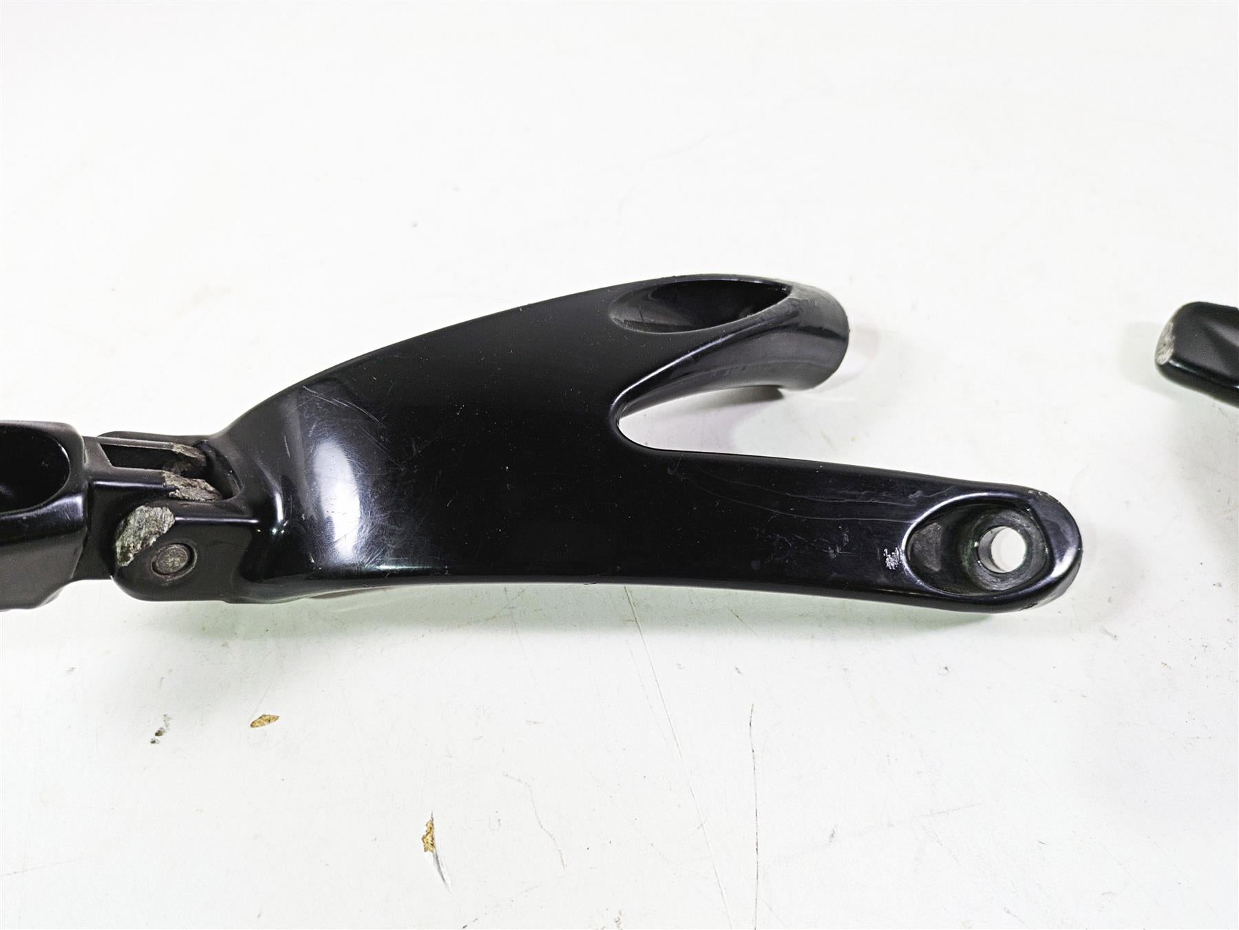 2018 Harley Softail FXFBS Fat Bob Right Rider Footpeg & Brake Pedal 50500746 {{ shop.shopifyCountryName }} - Mototech271