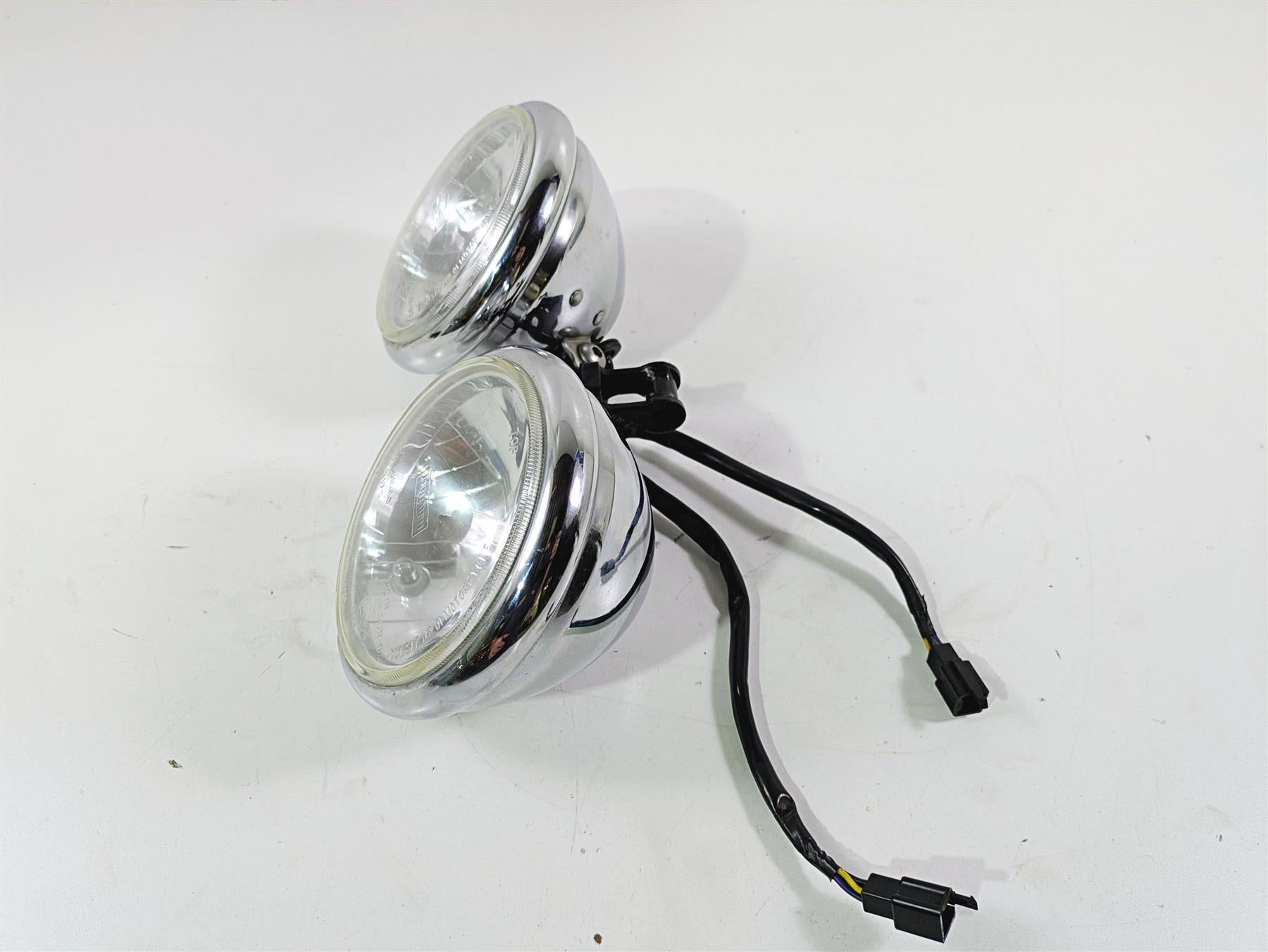 2006 Triumph Rocket 3 Headlight Head Light Lamp & Mounts T2700634 T2701000 {{ shop.shopifyCountryName }} - Mototech271